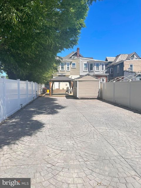 Townhouse For Sale - 717 Hamilton Avenue<br/> TRENTON, NJ 08629