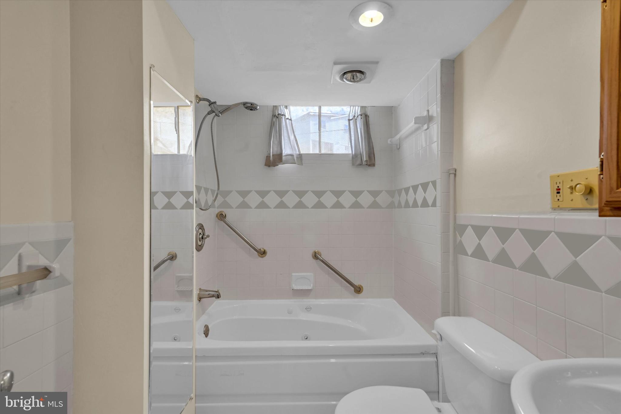 PEPPER MILL VILLAGE - Residential Lease