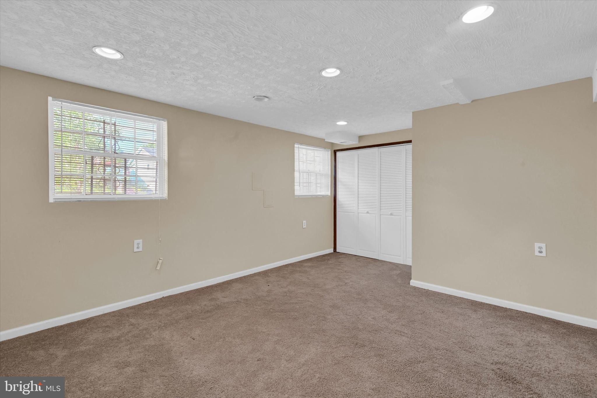 PEPPER MILL VILLAGE - Residential Lease