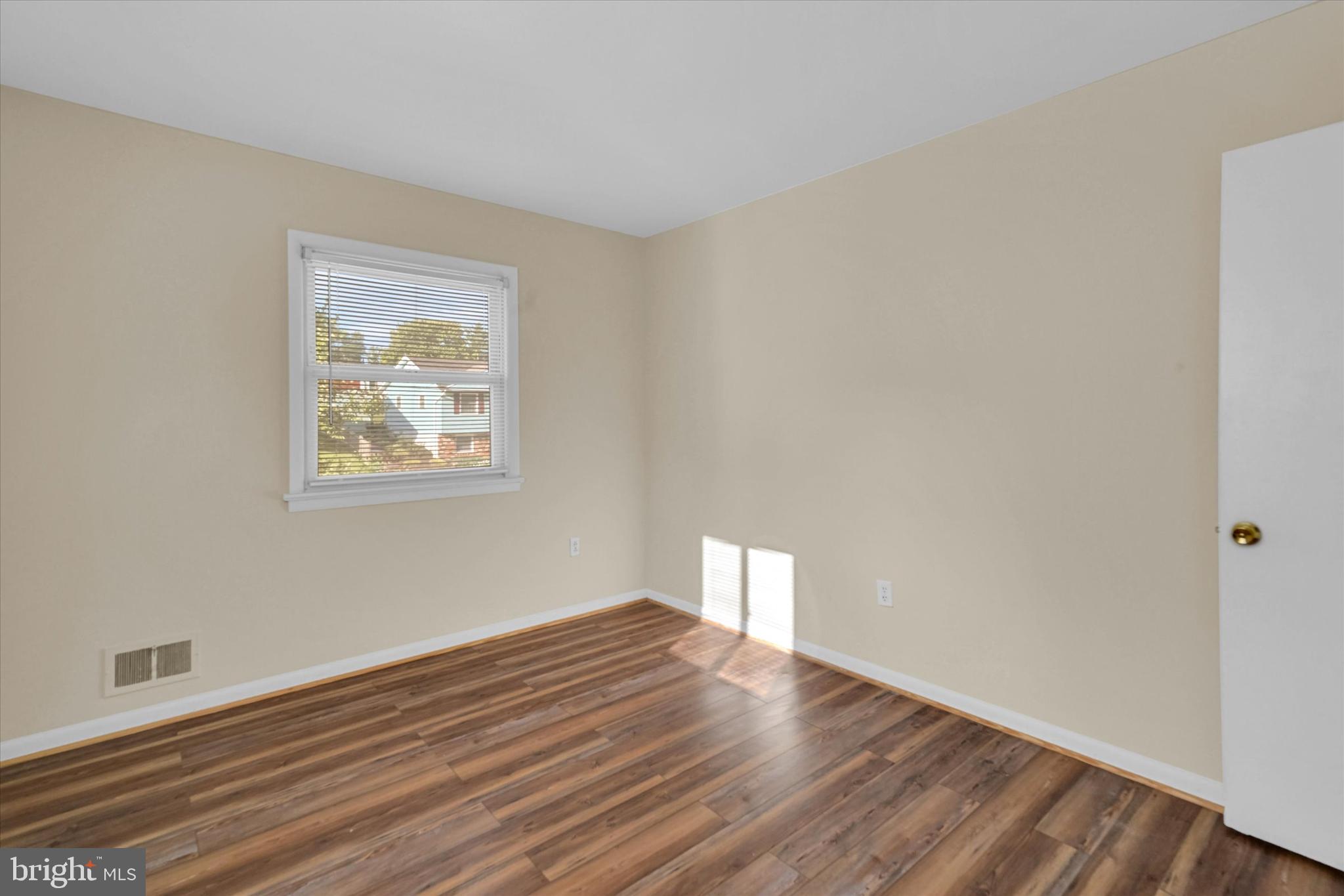 PEPPER MILL VILLAGE - Residential Lease