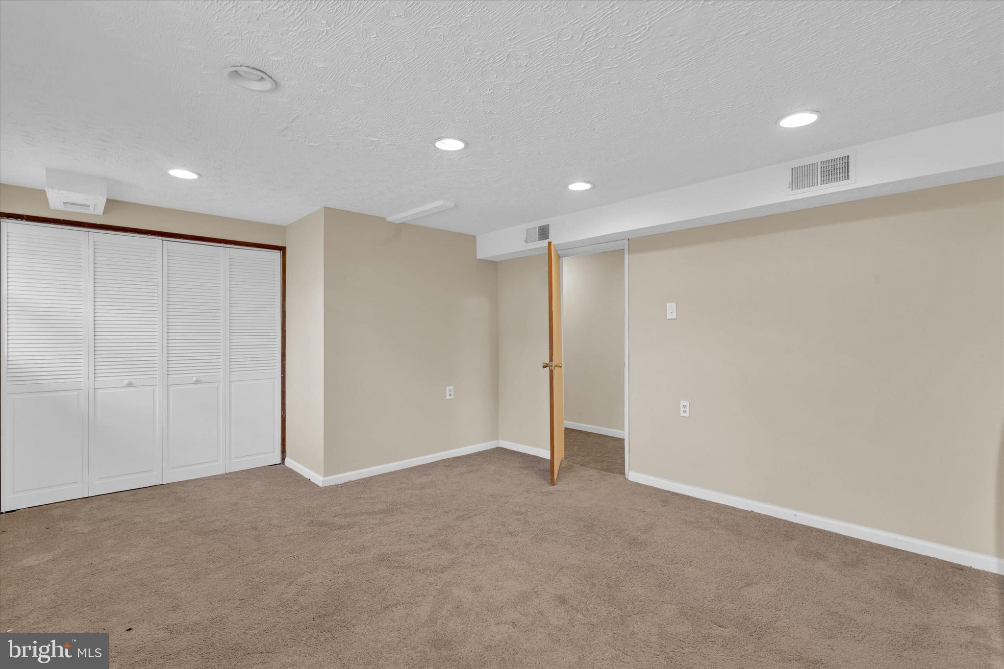 PEPPER MILL VILLAGE - Residential Lease