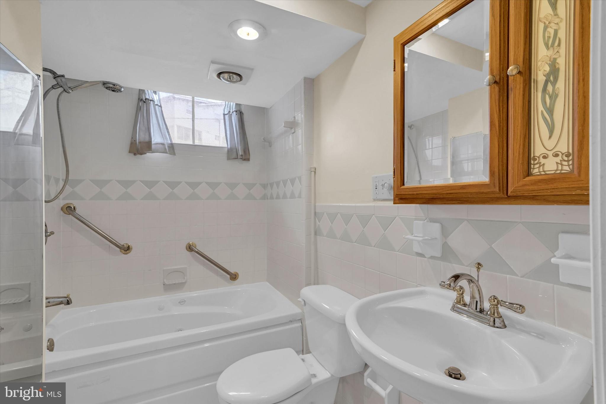 PEPPER MILL VILLAGE - Residential Lease