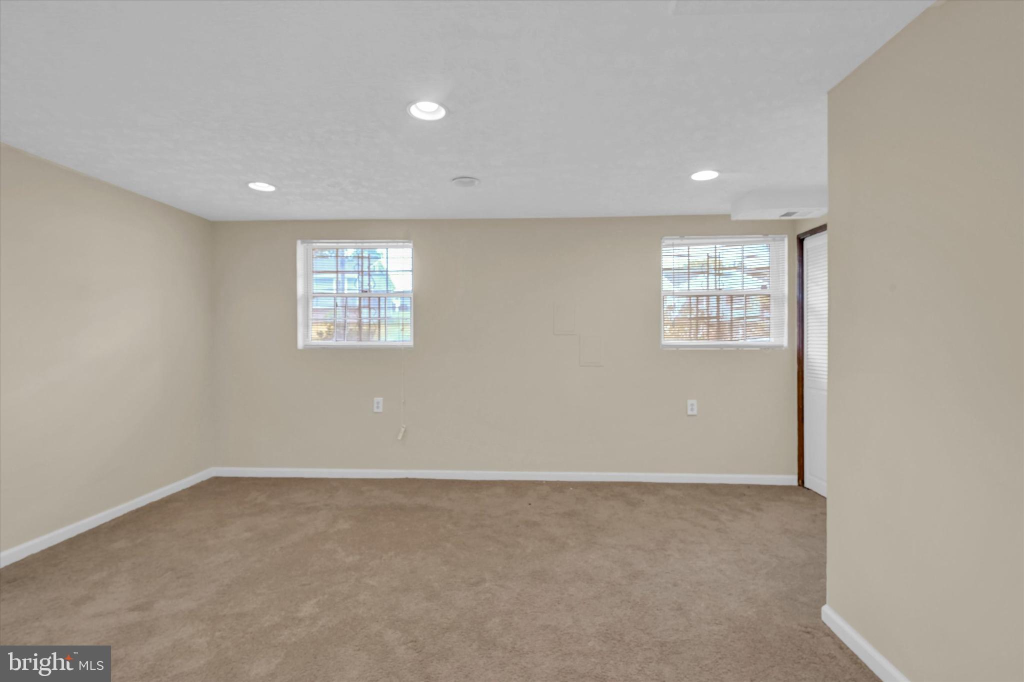 PEPPER MILL VILLAGE - Residential Lease