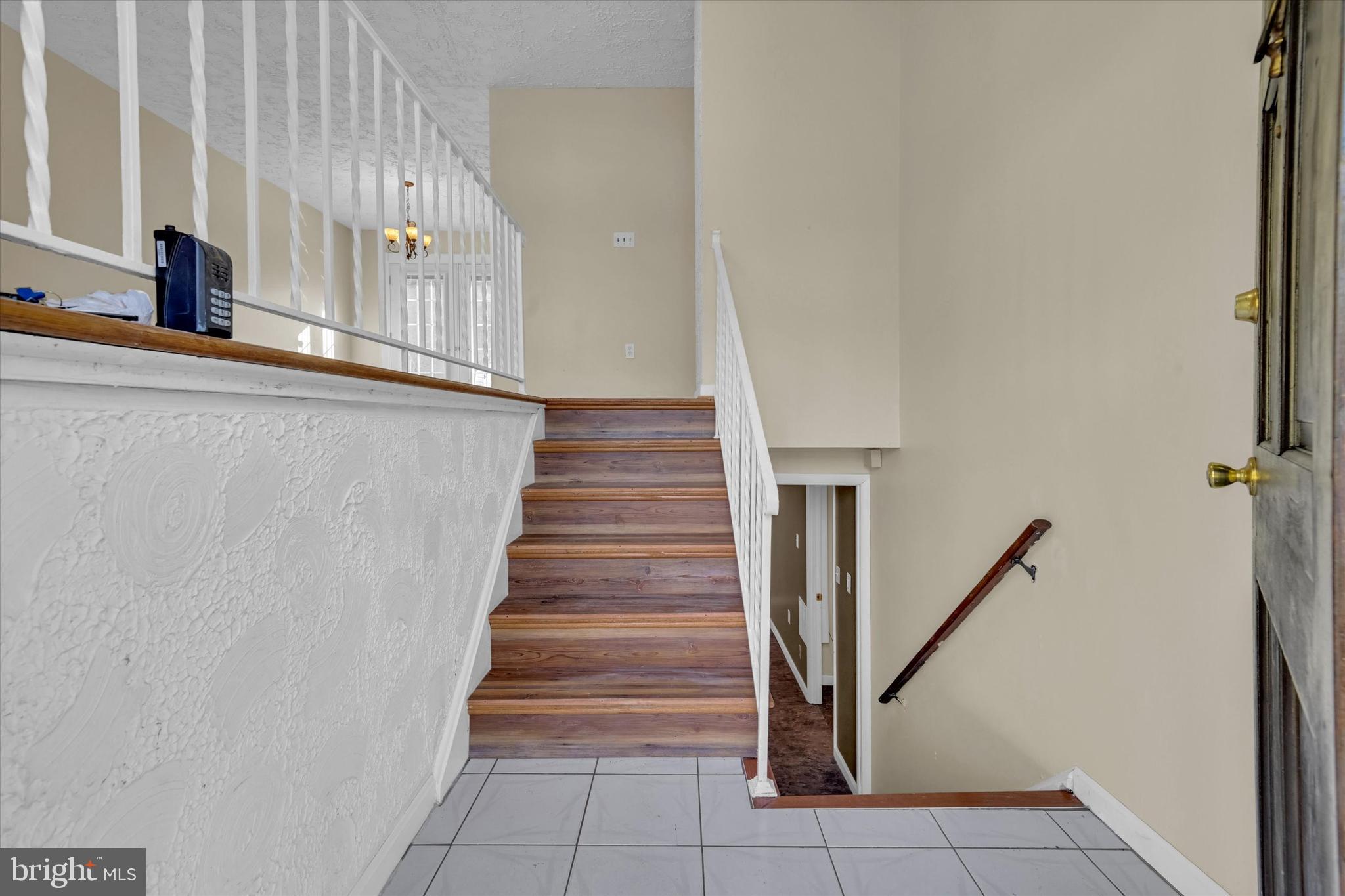 PEPPER MILL VILLAGE - Residential Lease