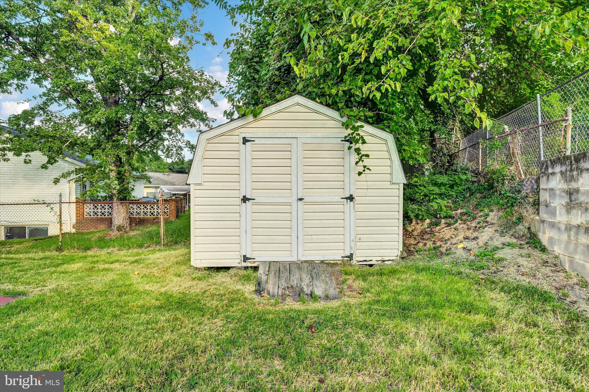 PEPPER MILL VILLAGE - Residential Lease