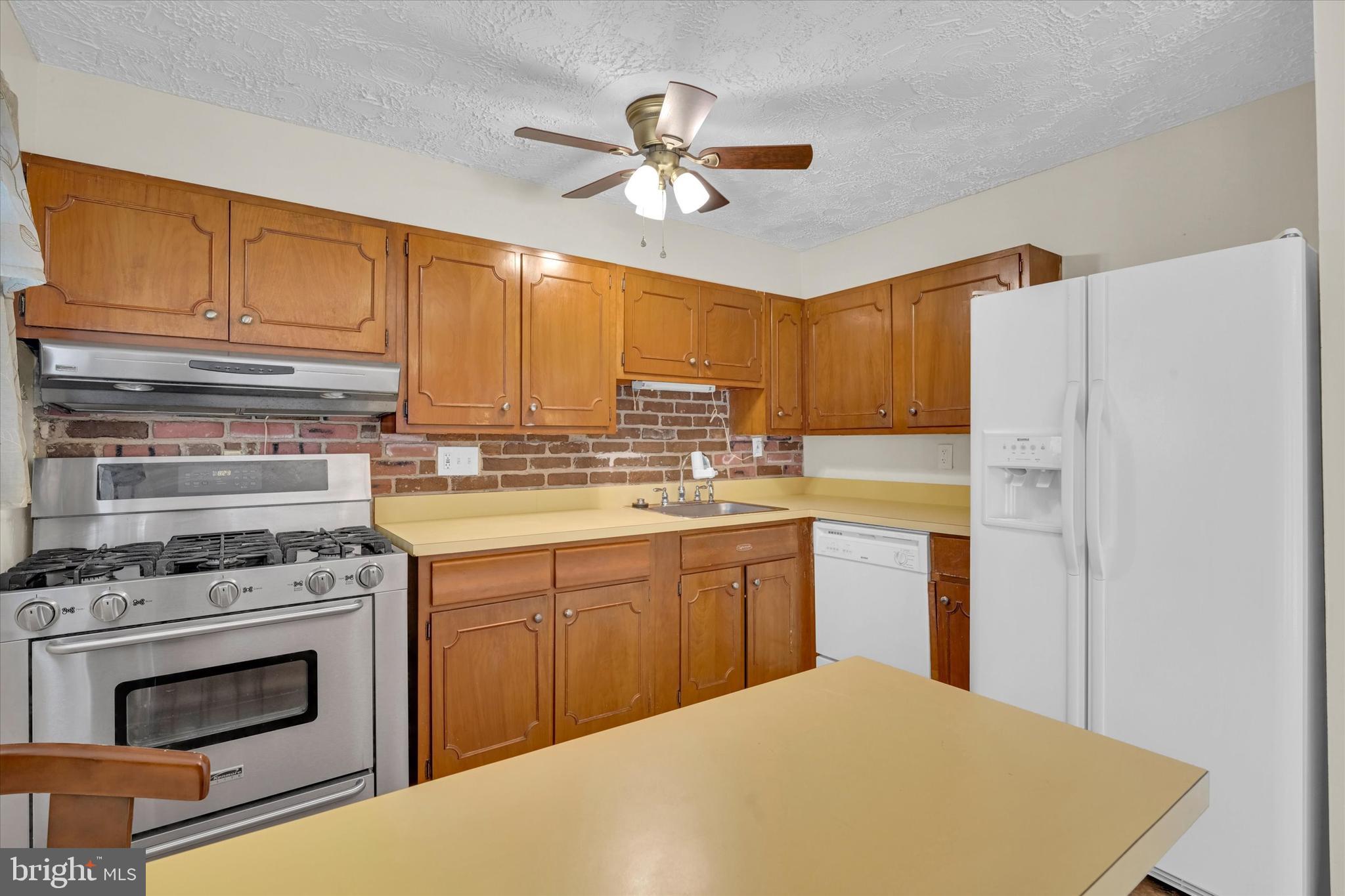 PEPPER MILL VILLAGE - Residential Lease