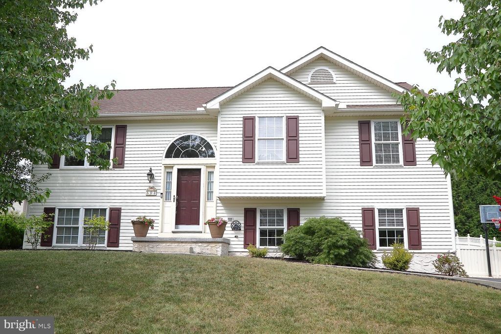 Photo of 604 MALLARD DR, MANHEIM, PA 17545 (MLS # PALA2040016)