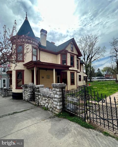 Homes For Sale - 209 S Maple Avenue<br/> MARTINSBURG, WV 25401