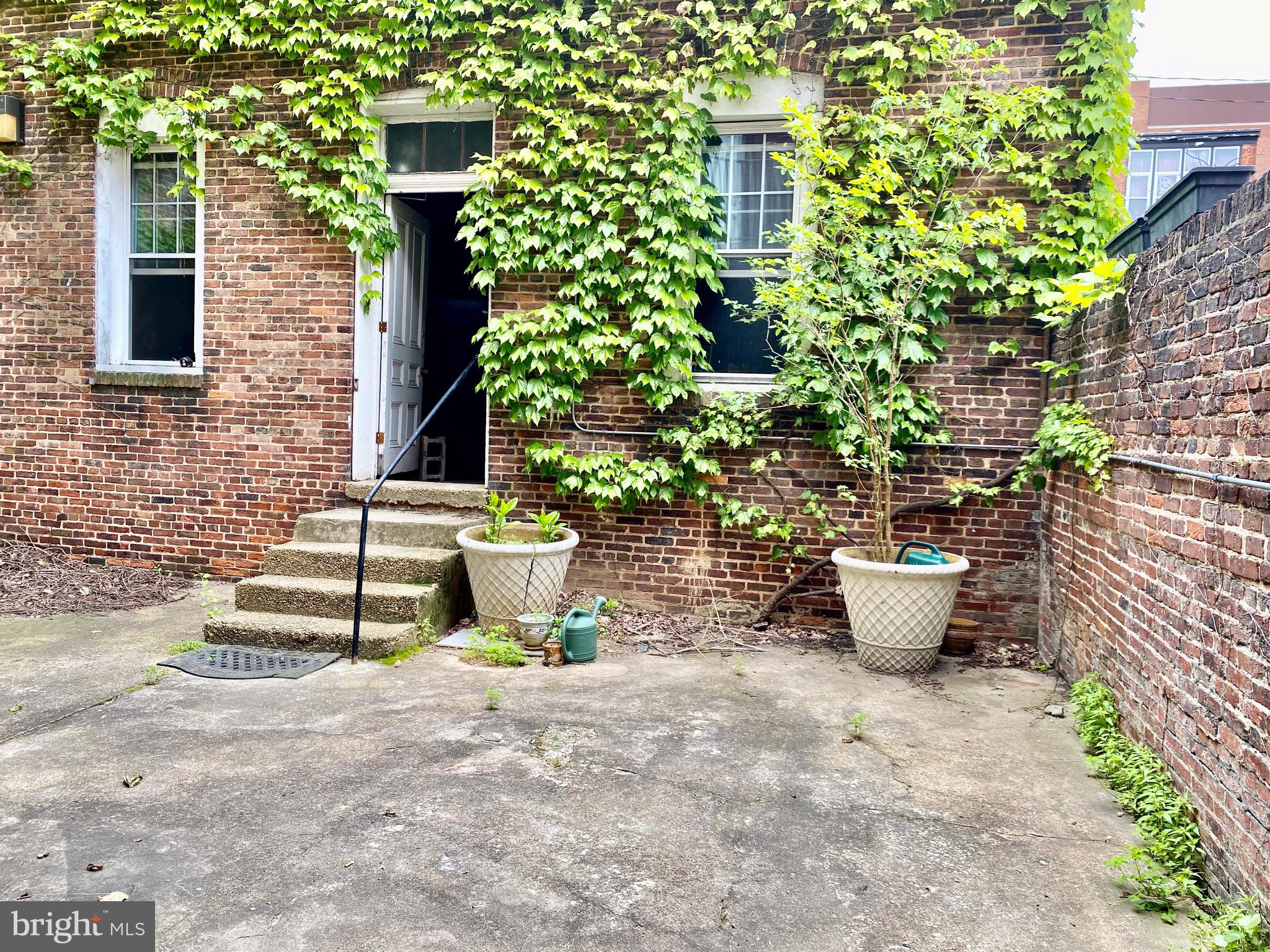 MOUNT VERNON PLACE HISTORIC DISTRICT - Residential Lease