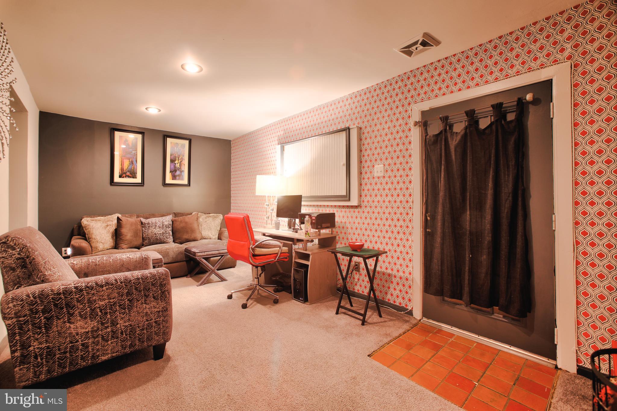 COLONY SQUARE - Residential