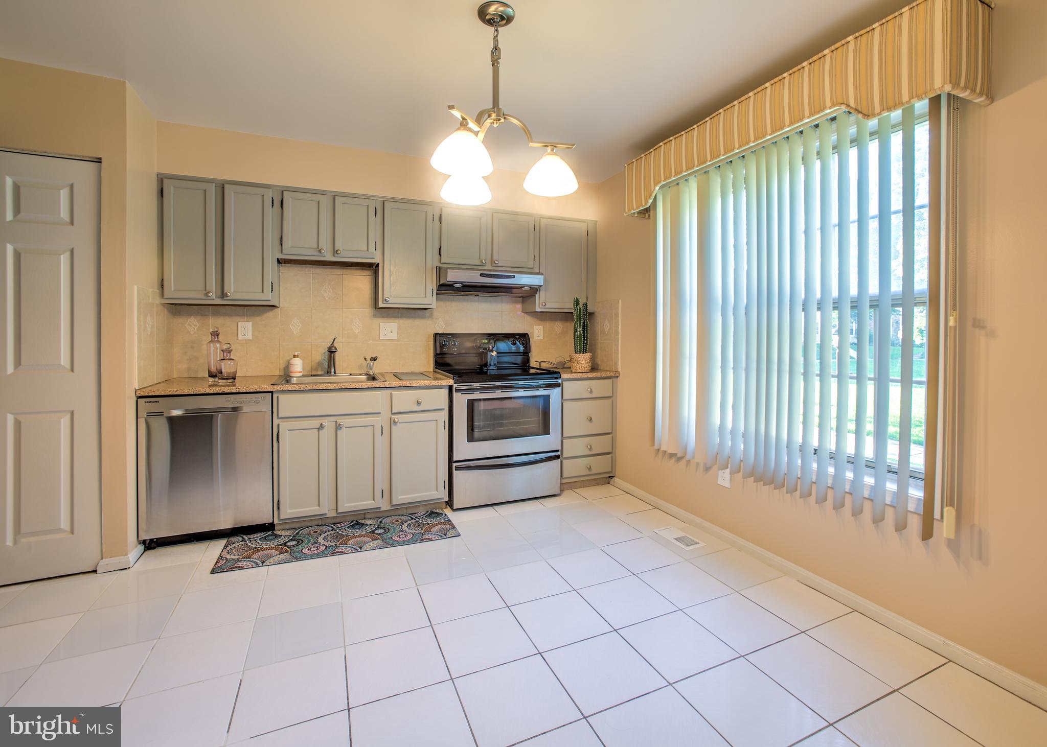 COLONY SQUARE - Residential