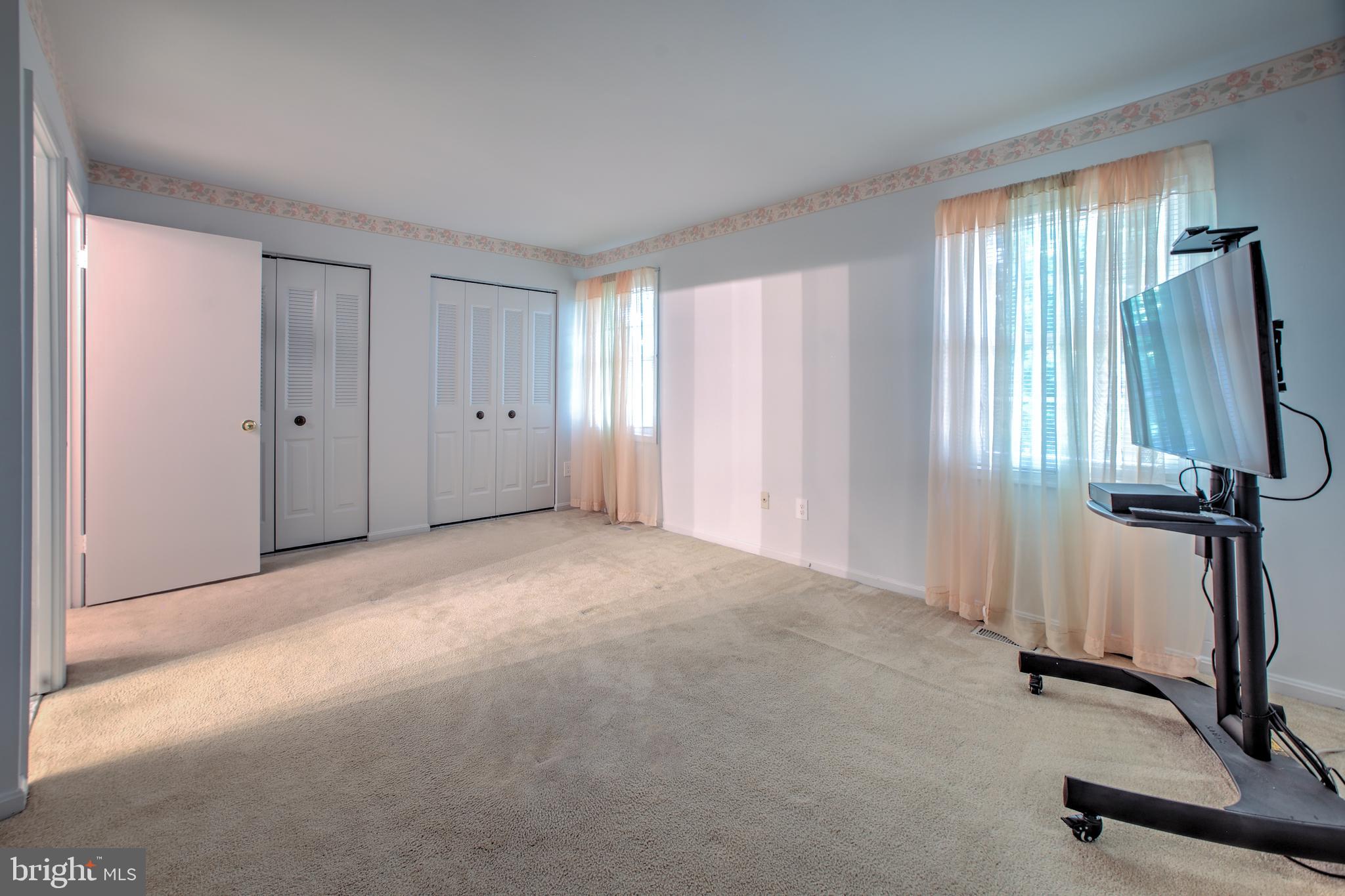 COLONY SQUARE - Residential