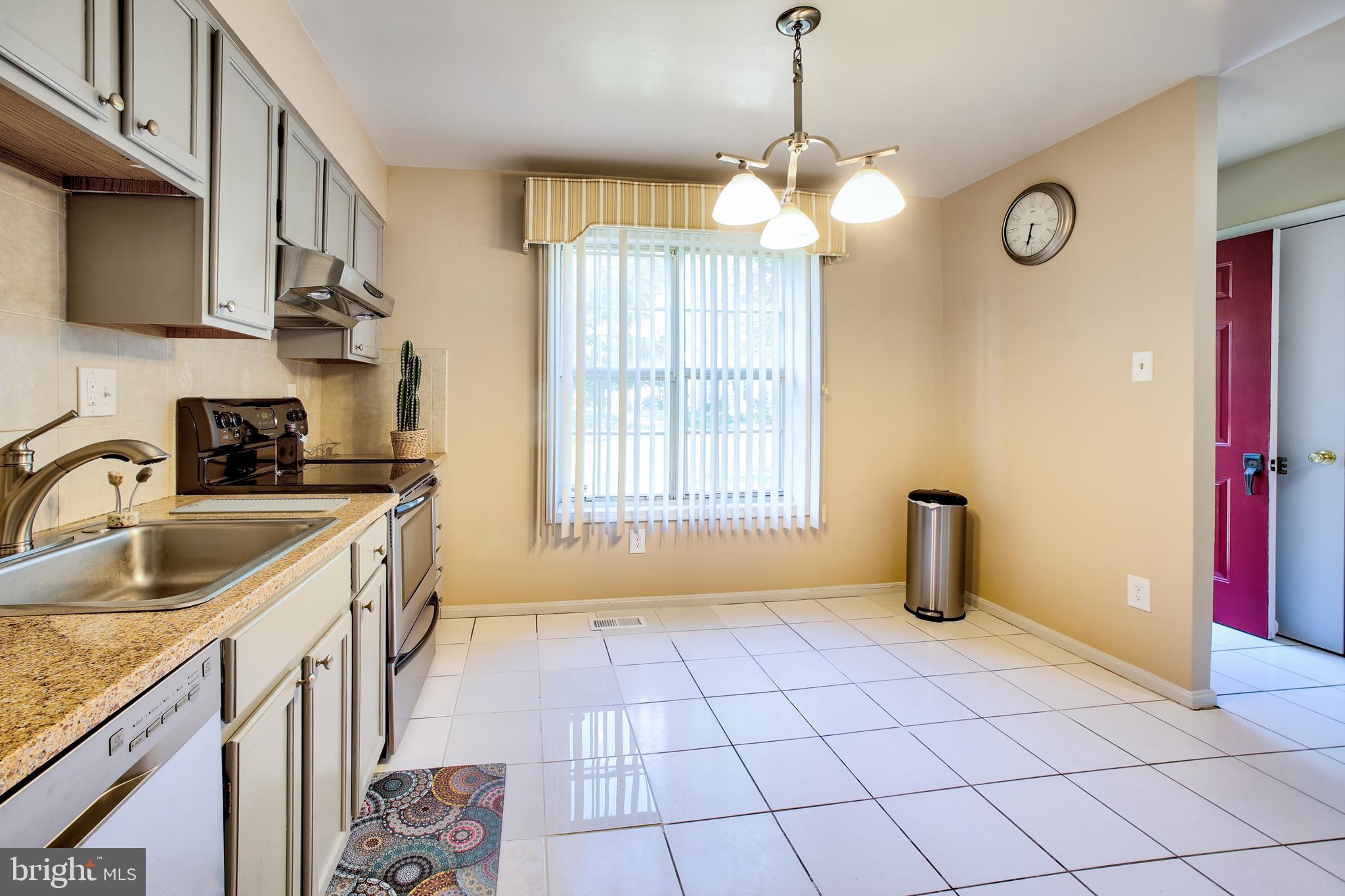 COLONY SQUARE - Residential