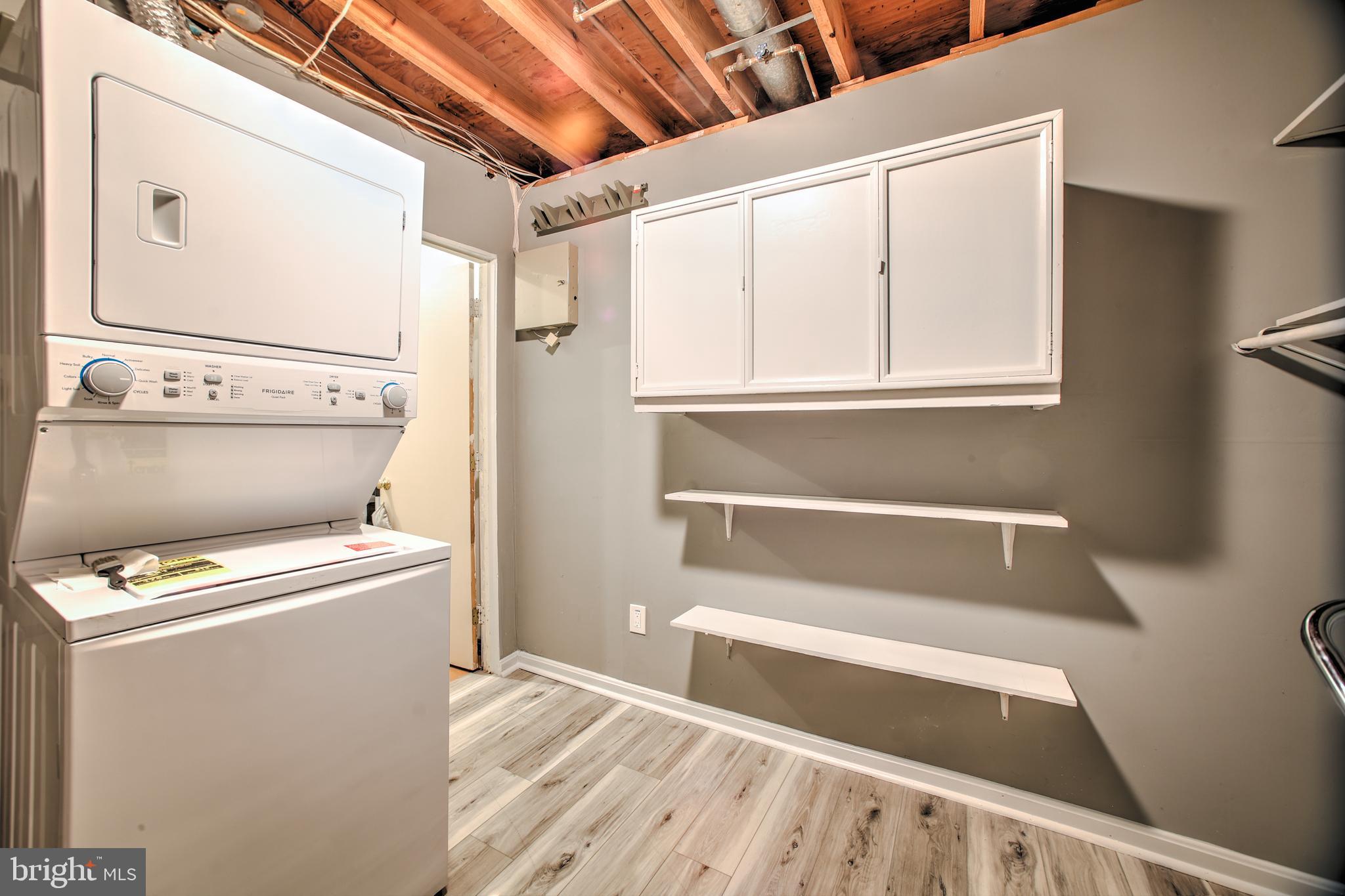 COLONY SQUARE - Residential