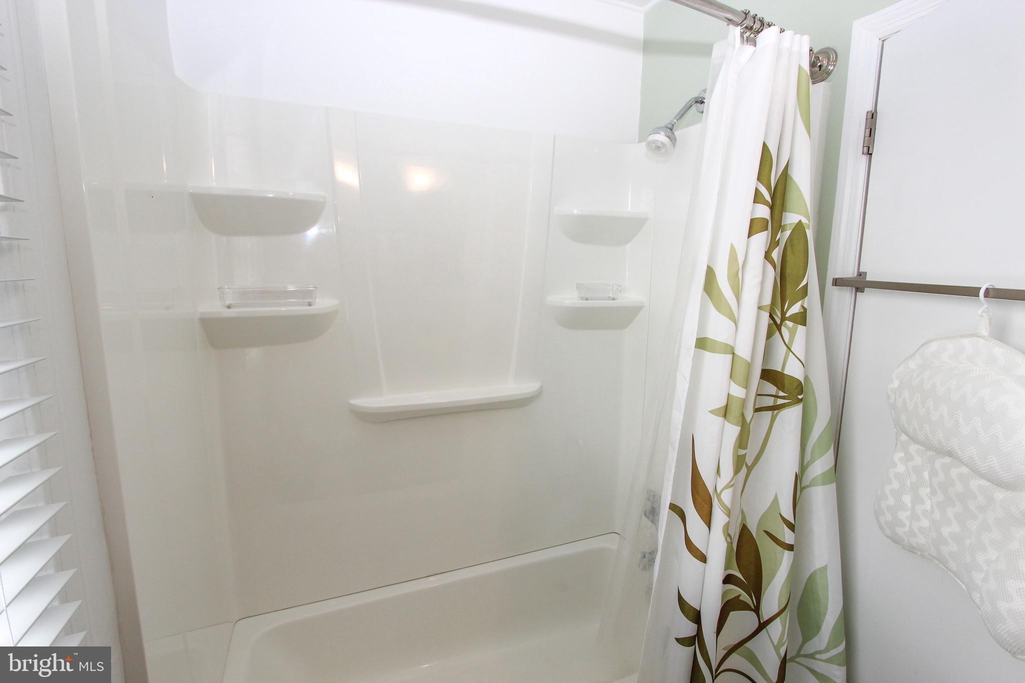 DEACONS WALK - Residential