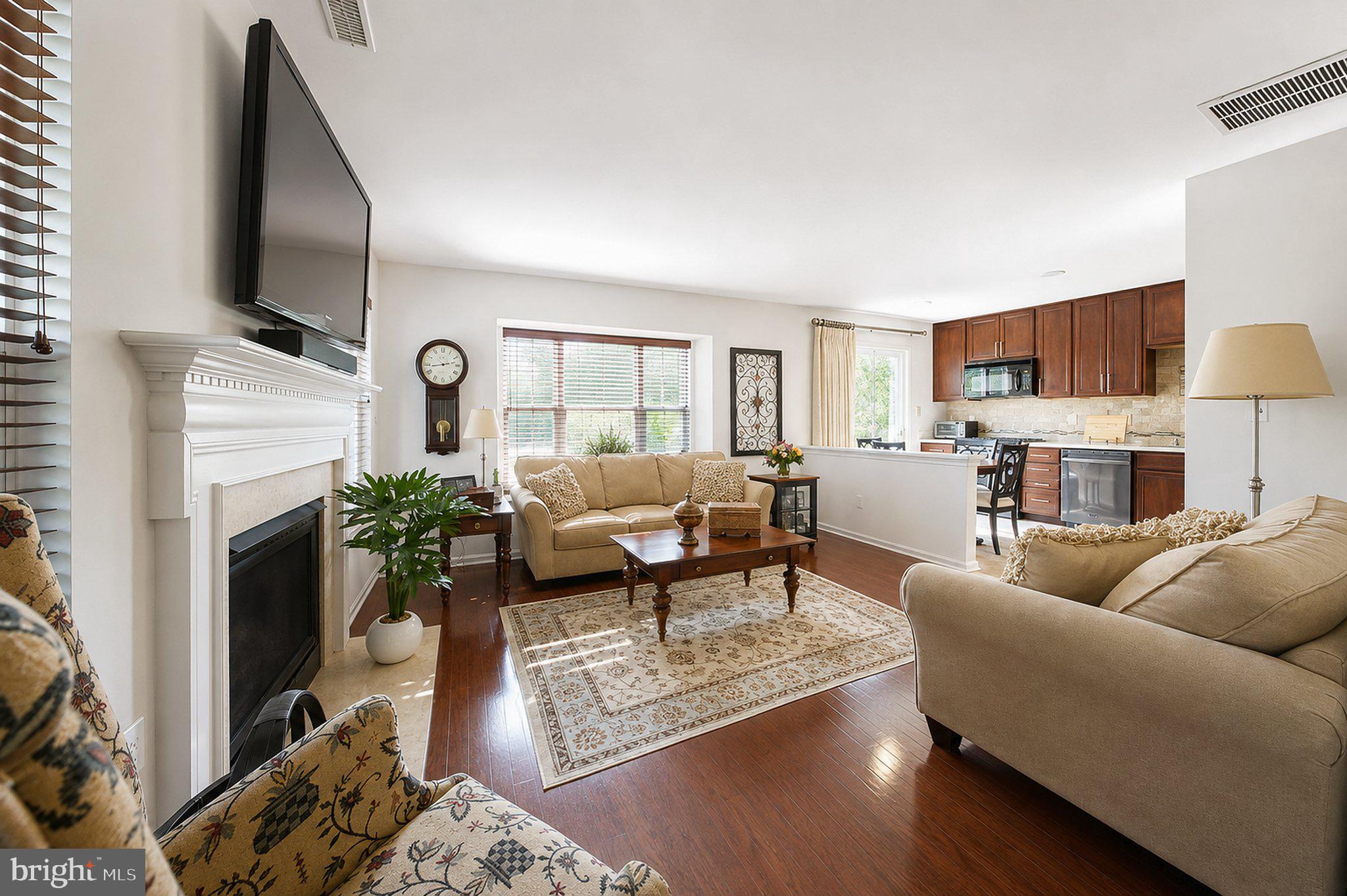 2301 LEXINGTON MEWS