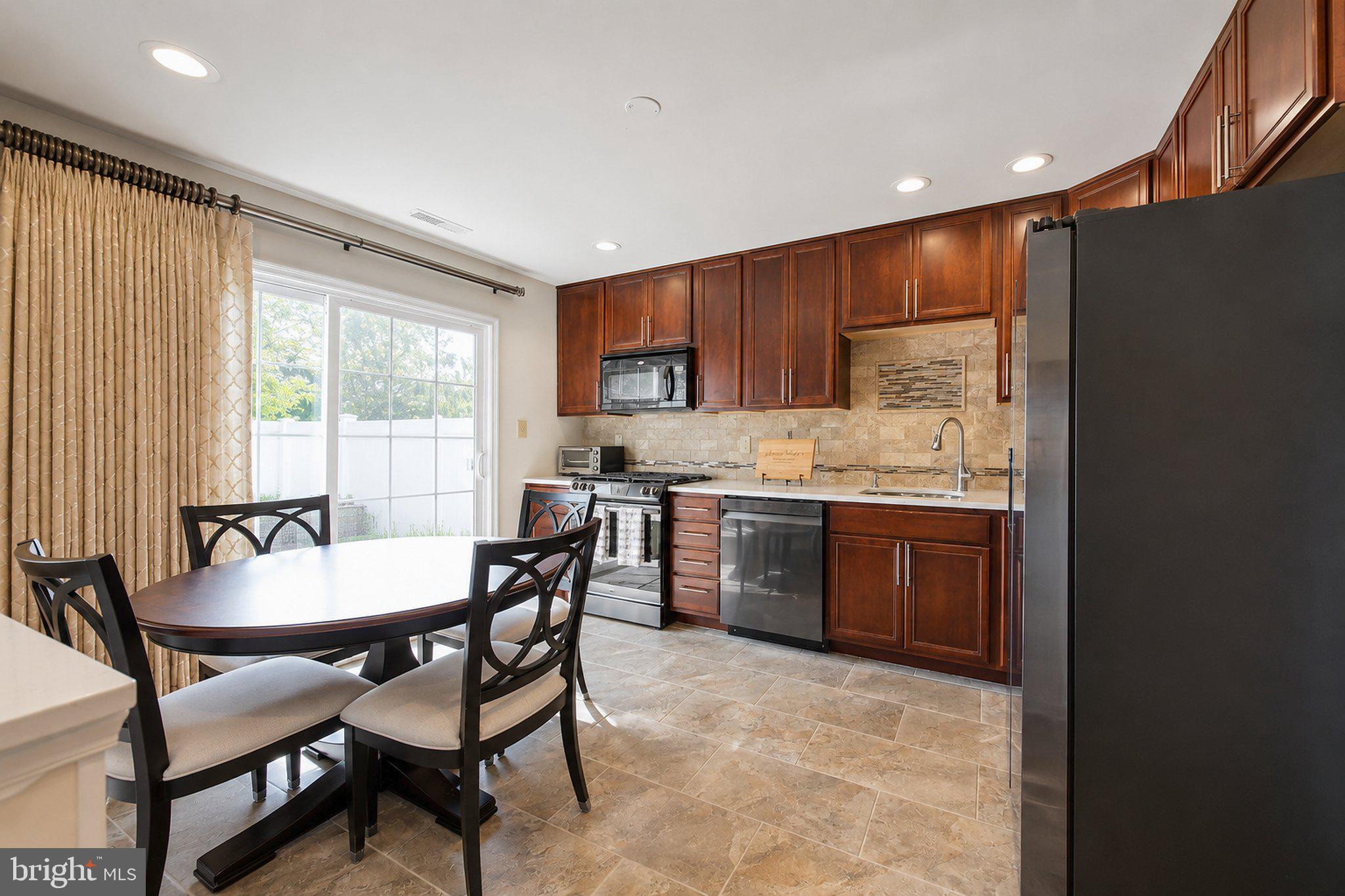 2301 LEXINGTON MEWS