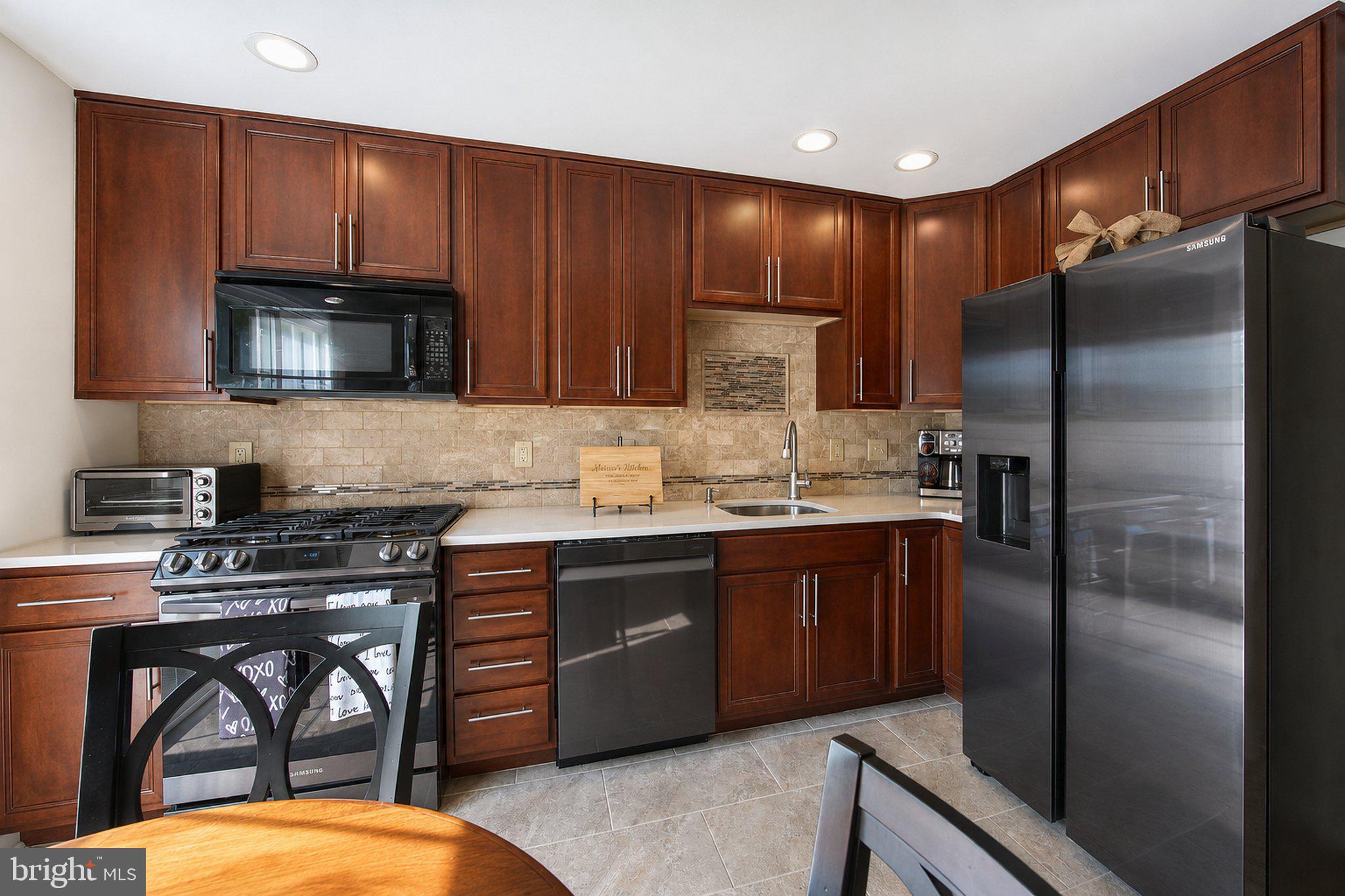 2301 LEXINGTON MEWS