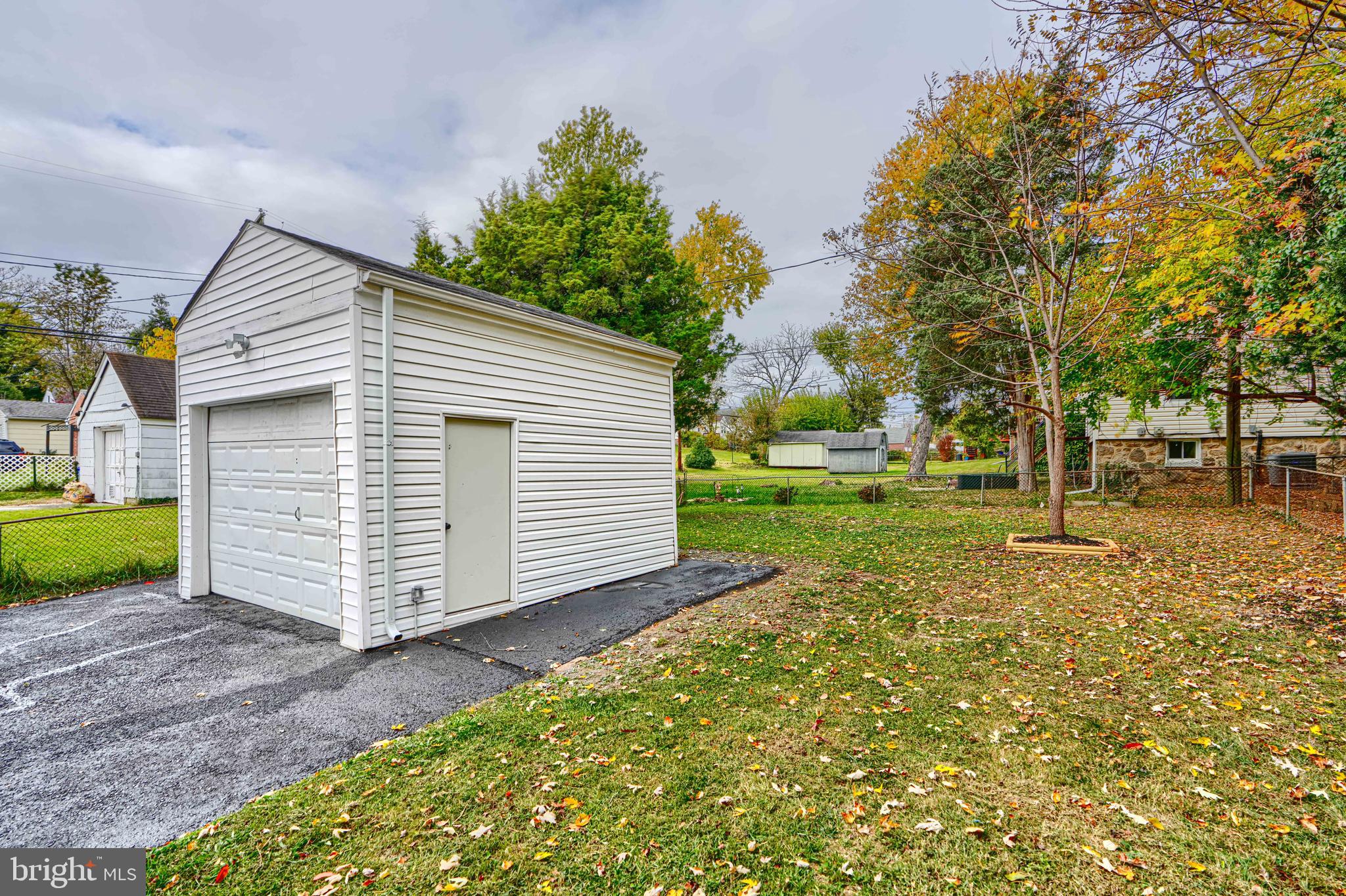 BROAD ACRES - Residential