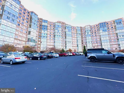 19365 Cypress Ridge Terrace Unit 1022, Leesburg, VA MLS: VALO2110570