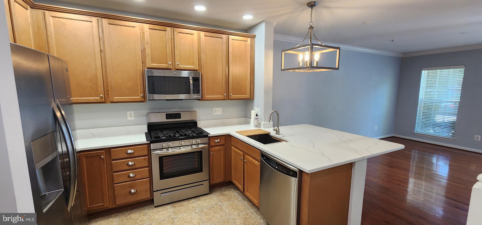 HEATHCOTE COMMONS CONDOMINIUMS - Residential Lease