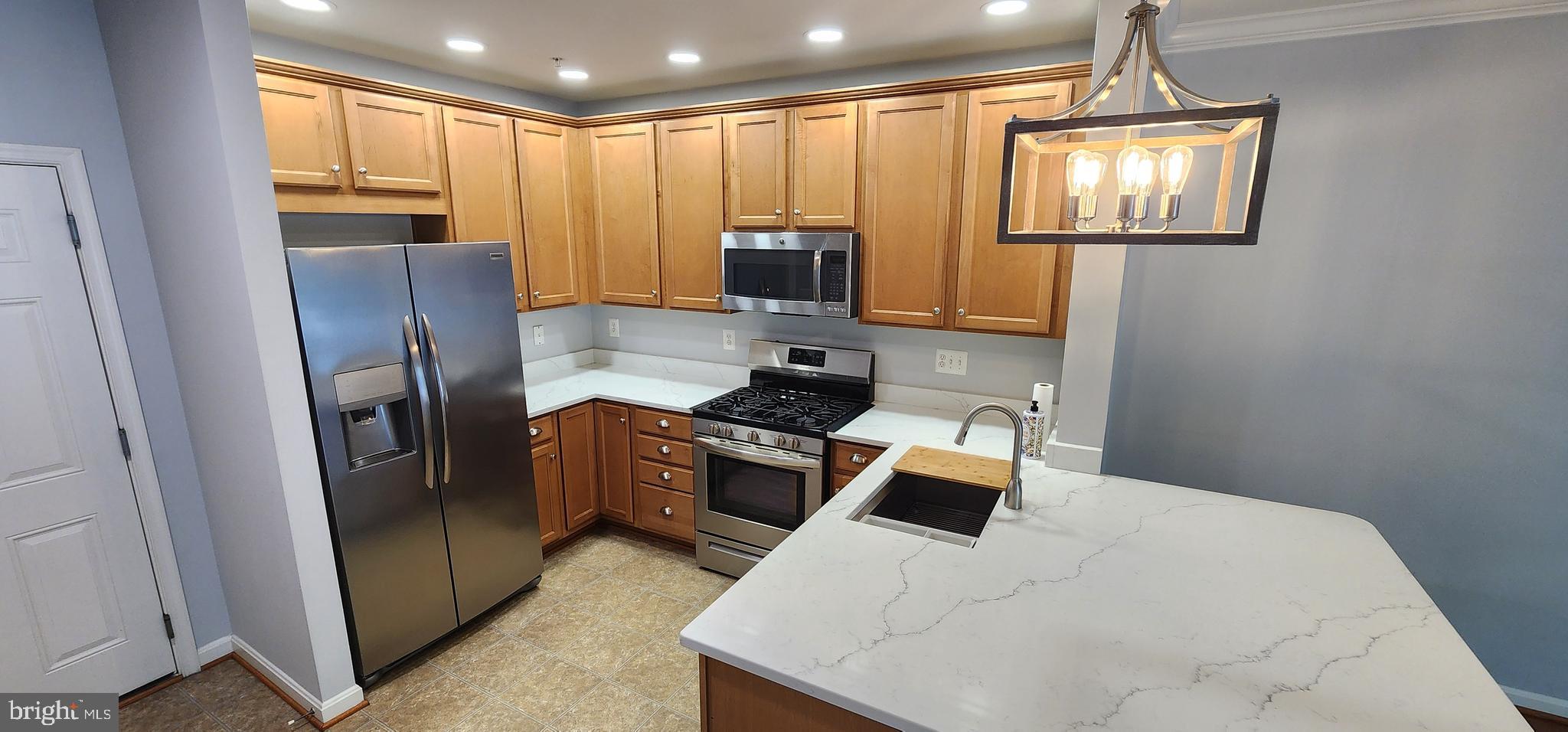 HEATHCOTE COMMONS CONDOMINIUMS - Residential Lease