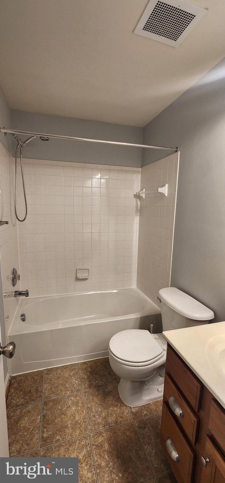 HEATHCOTE COMMONS CONDOMINIUMS - Residential Lease