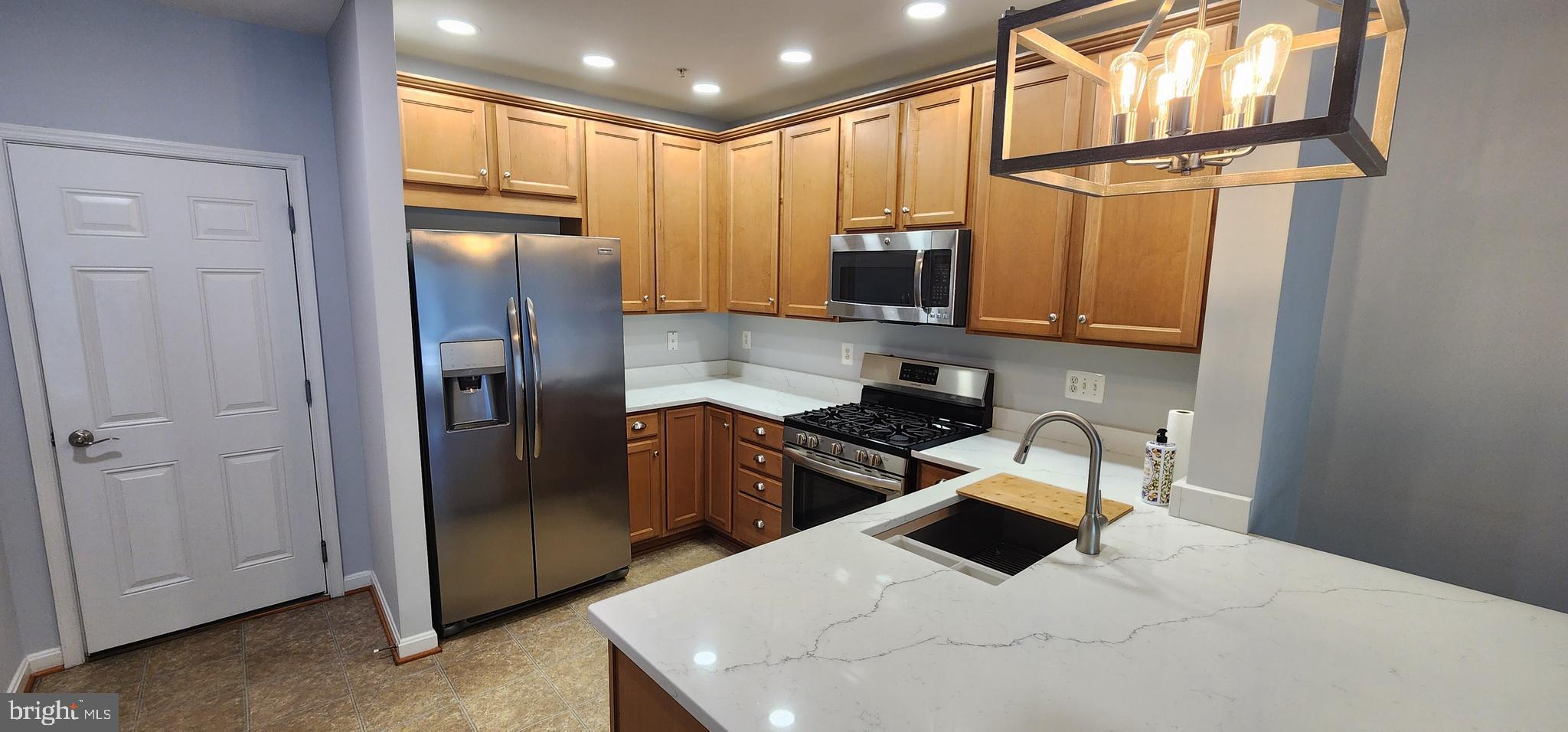 HEATHCOTE COMMONS CONDOMINIUMS - Residential Lease