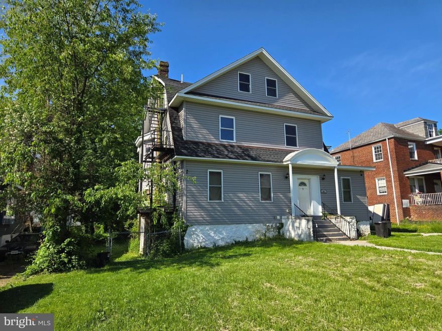 Huge four unit building with 2 two bedroom and 2 three bedroom units. Separatly metered and all units have their designated hvac units. Invest in this future great income producing quad.