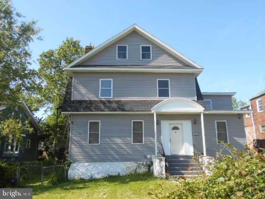 Huge four unit building with 2 two bedroom and 2 three bedroom units. Separatly metered and all units have their designated hvac units. Invest in this future great income producing quad.