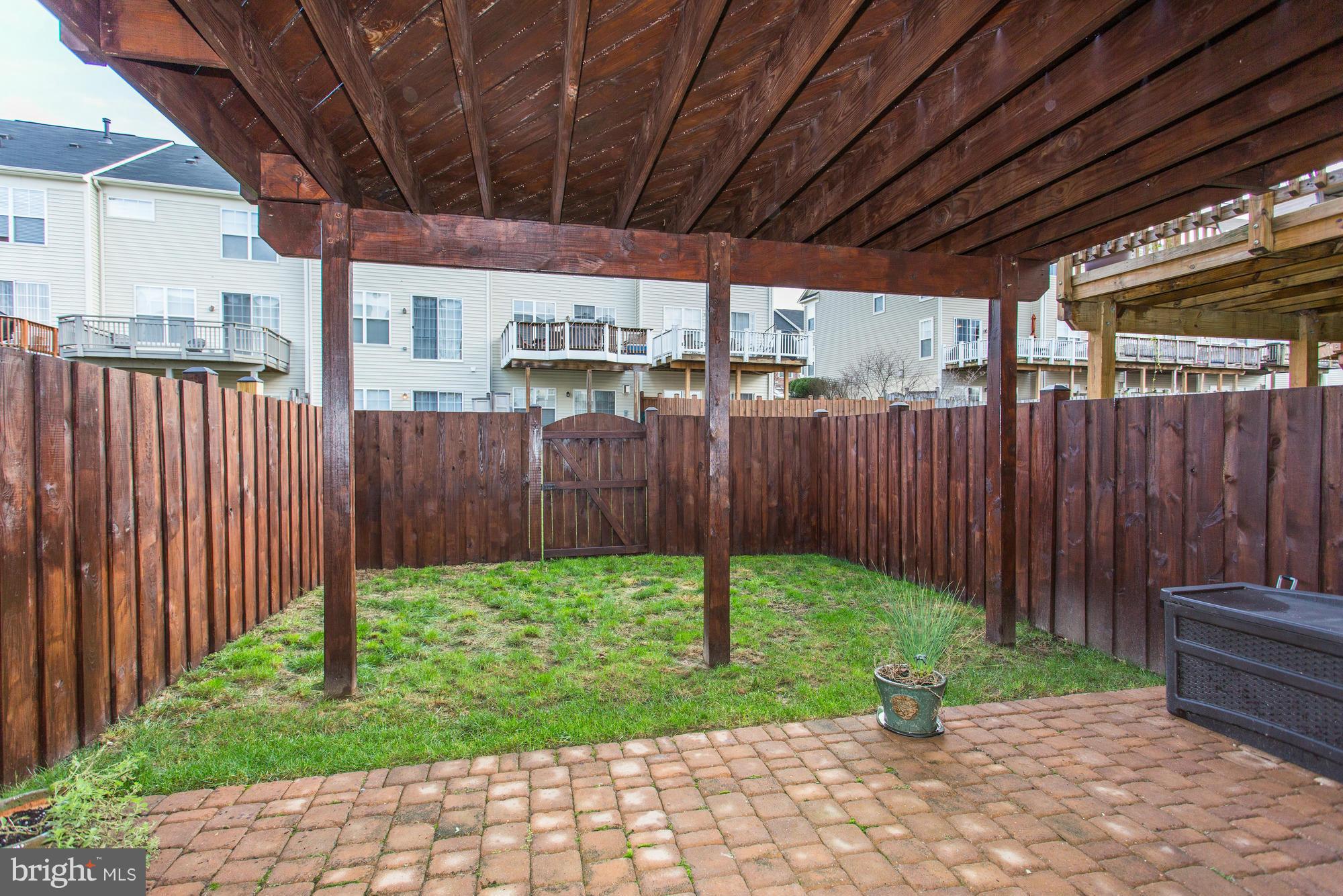 PEMBROOKE - Residential