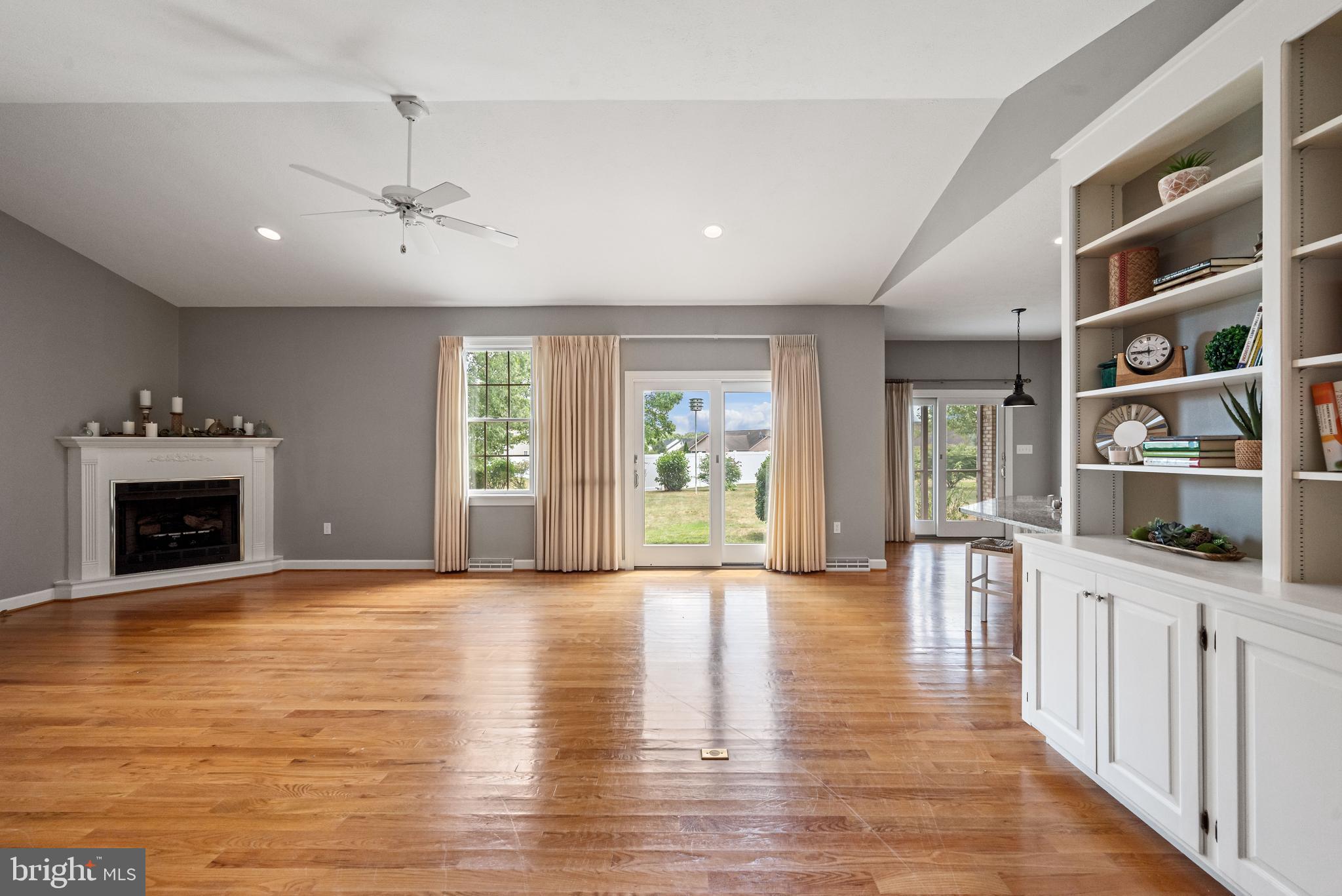 WAKELAND MANOR - Residential