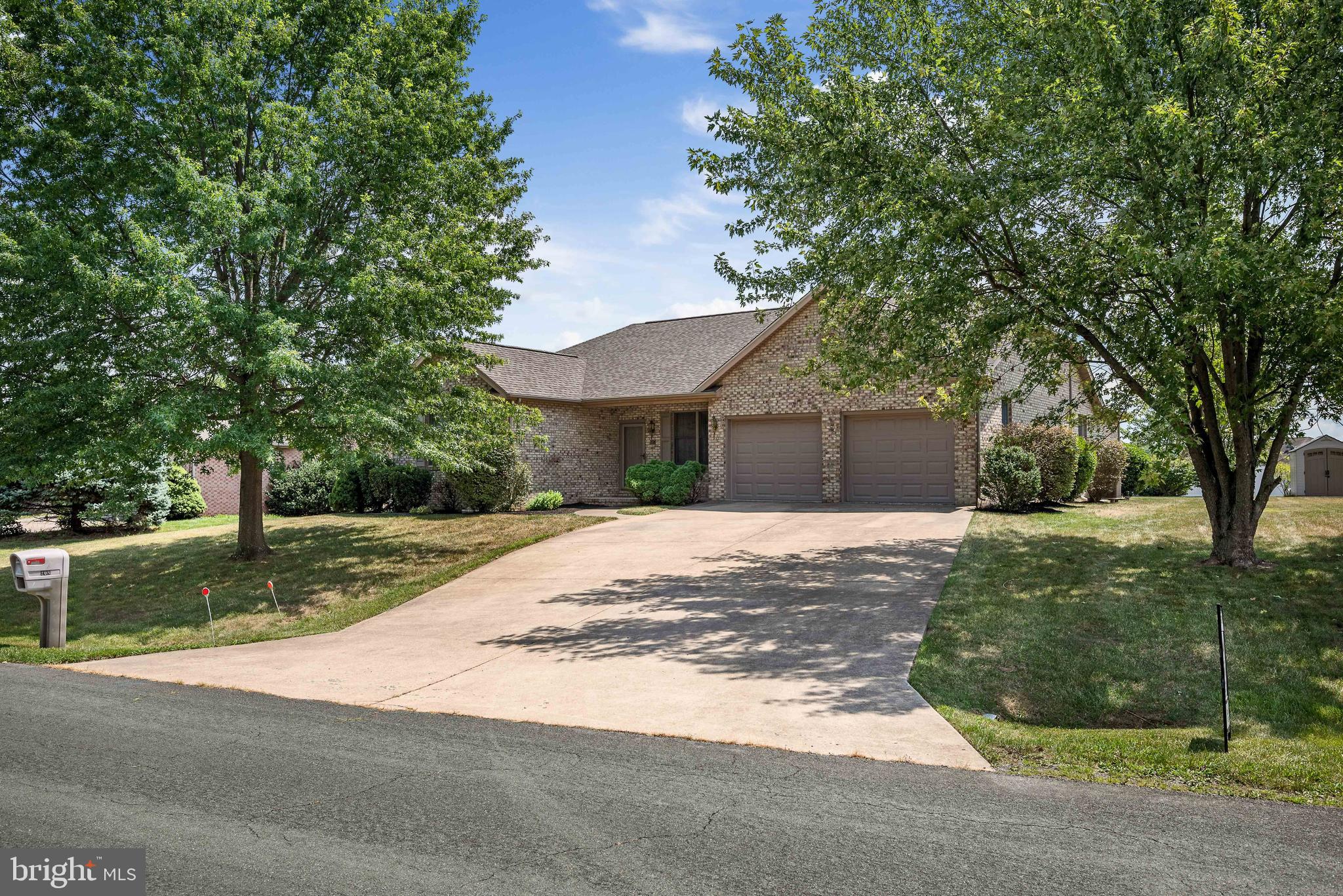 WAKELAND MANOR - Residential