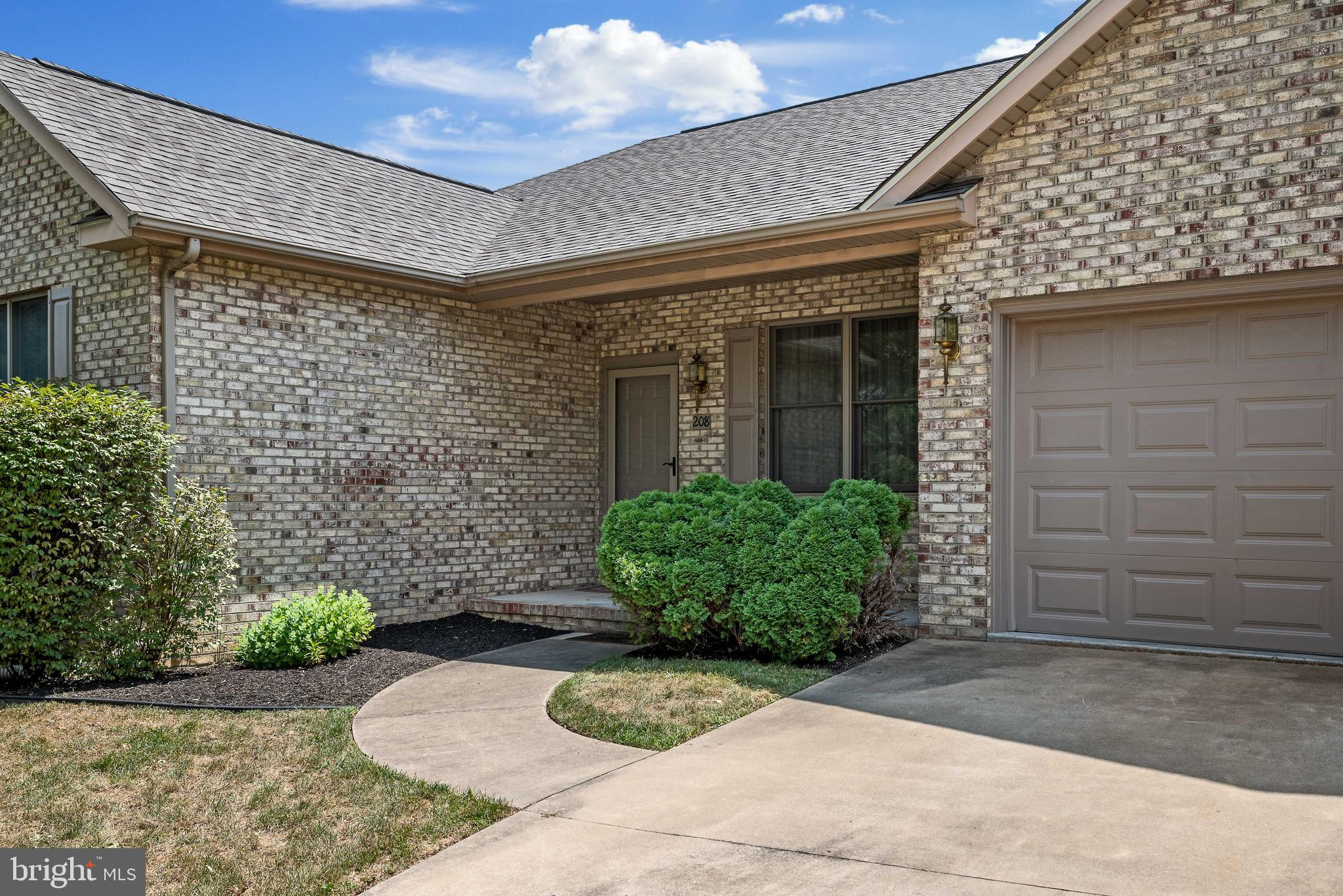 WAKELAND MANOR - Residential