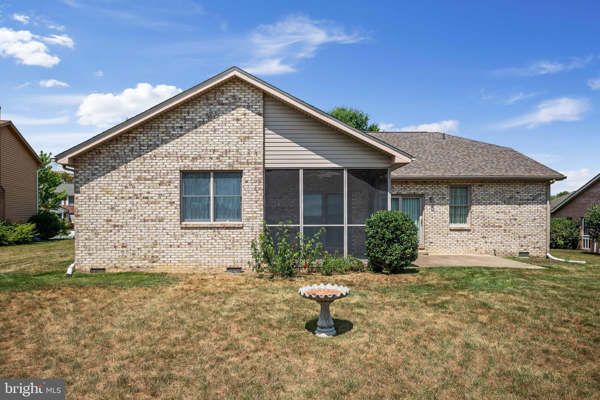 WAKELAND MANOR - Residential