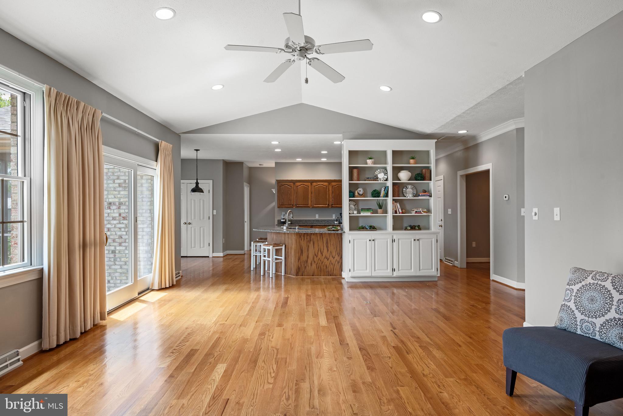 WAKELAND MANOR - Residential