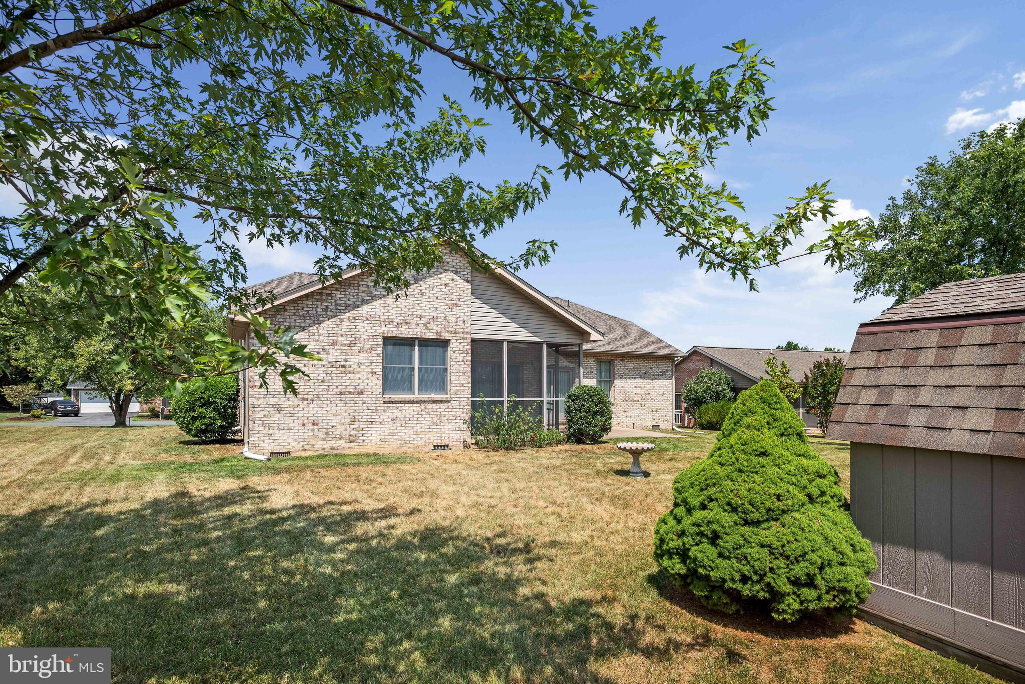 WAKELAND MANOR - Residential