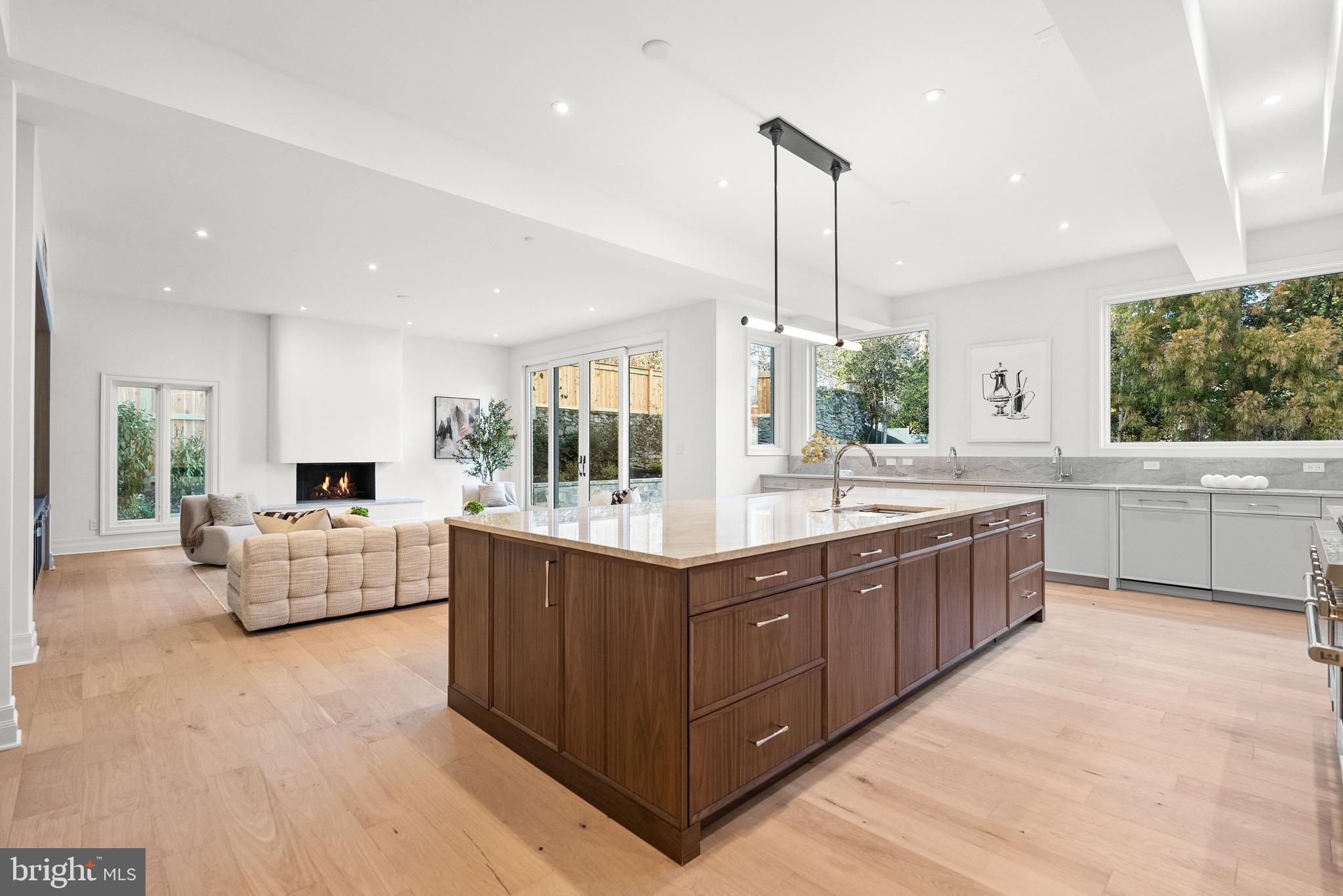 4433 CATHEDRAL AVENUE NW