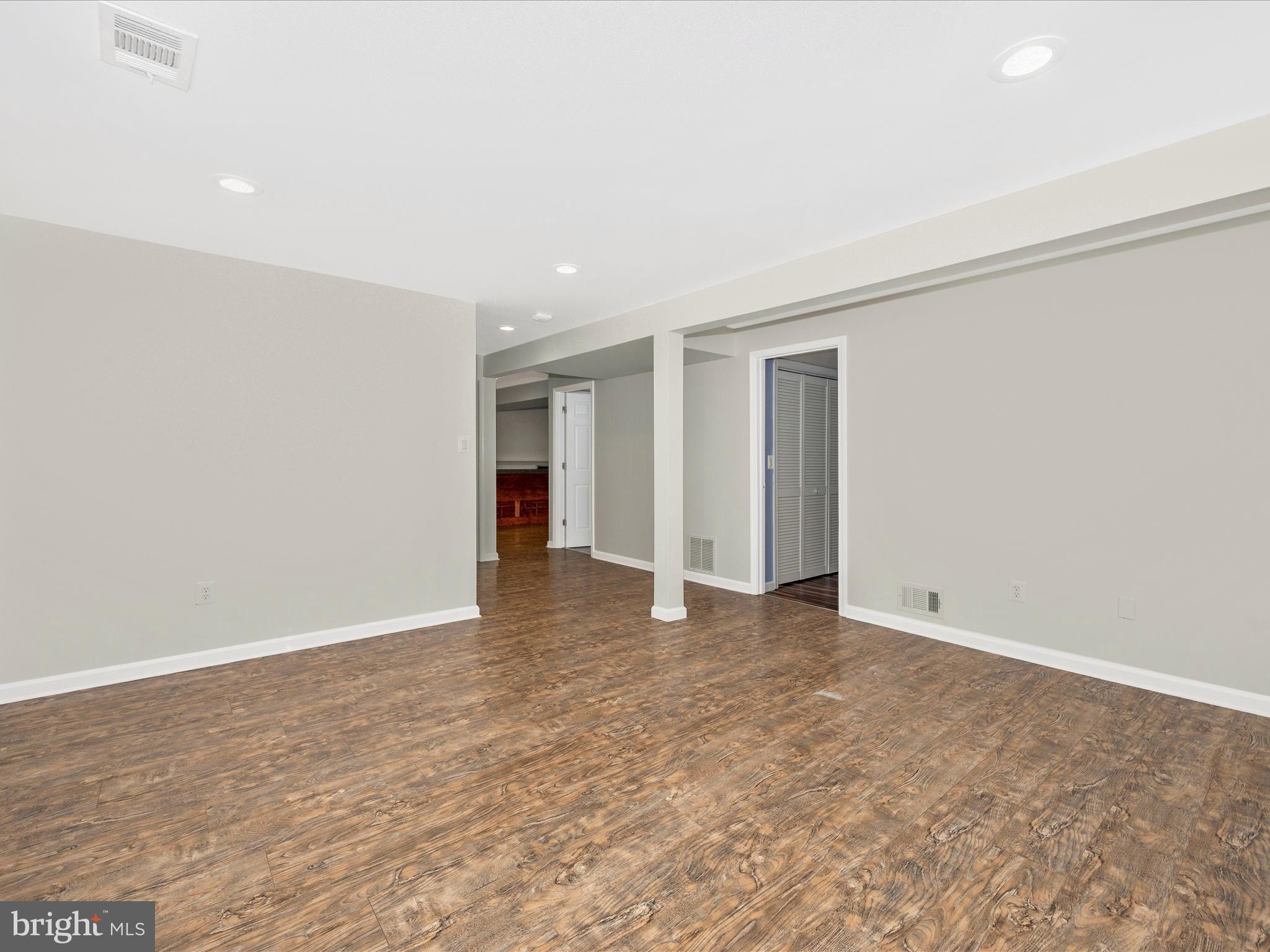 POOLESVILLE - Residential