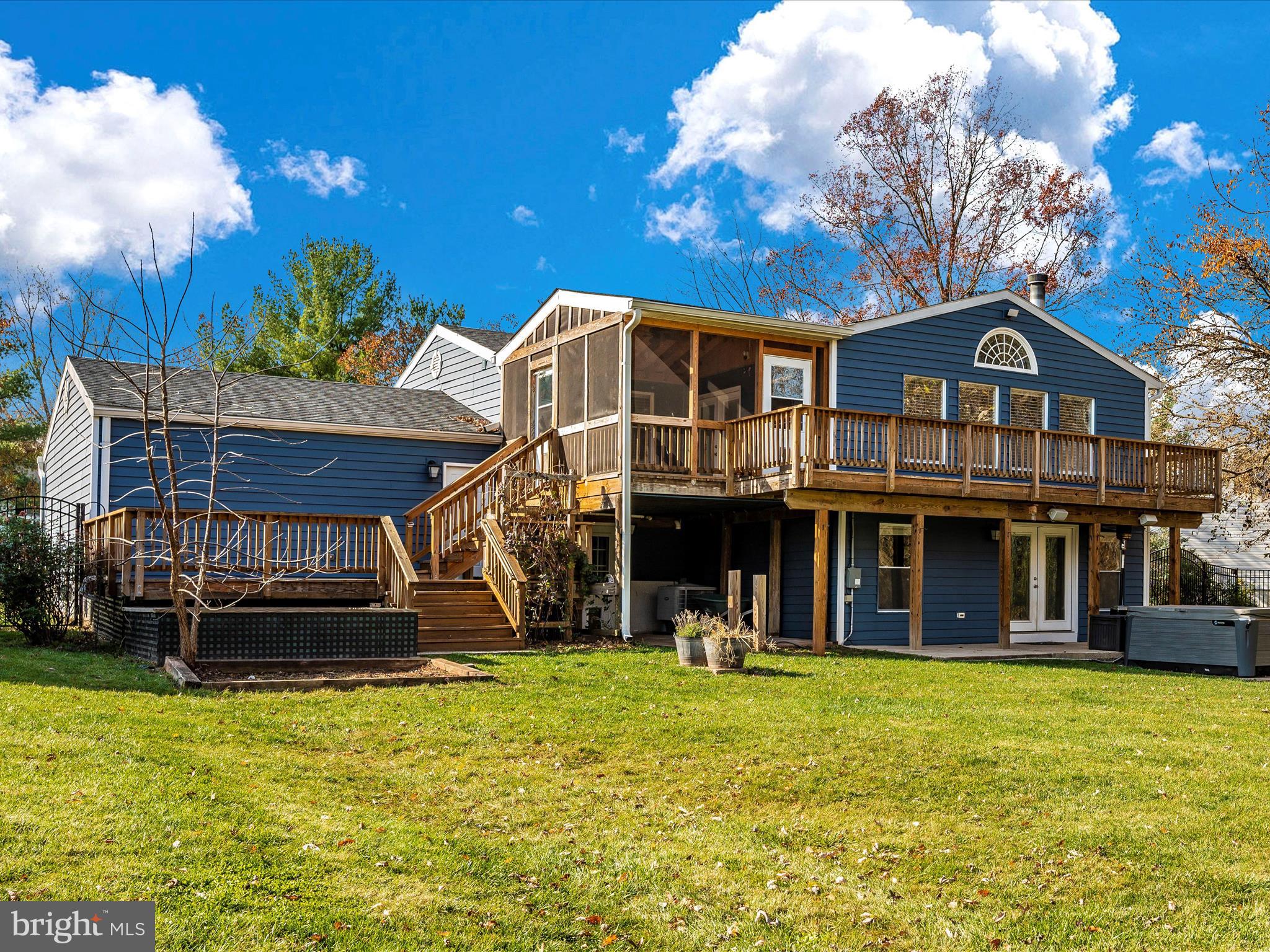 POOLESVILLE - Residential