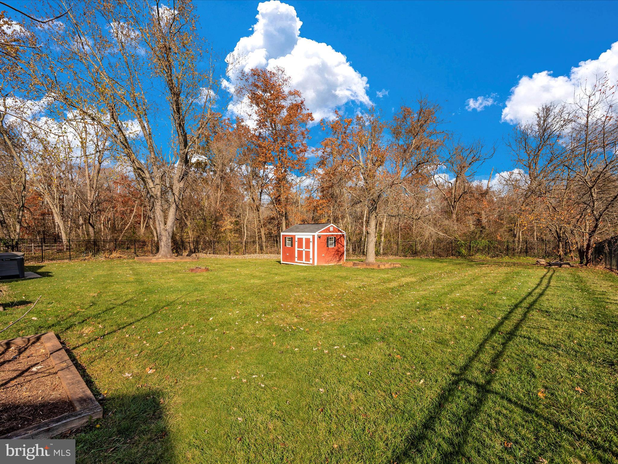 POOLESVILLE - Residential