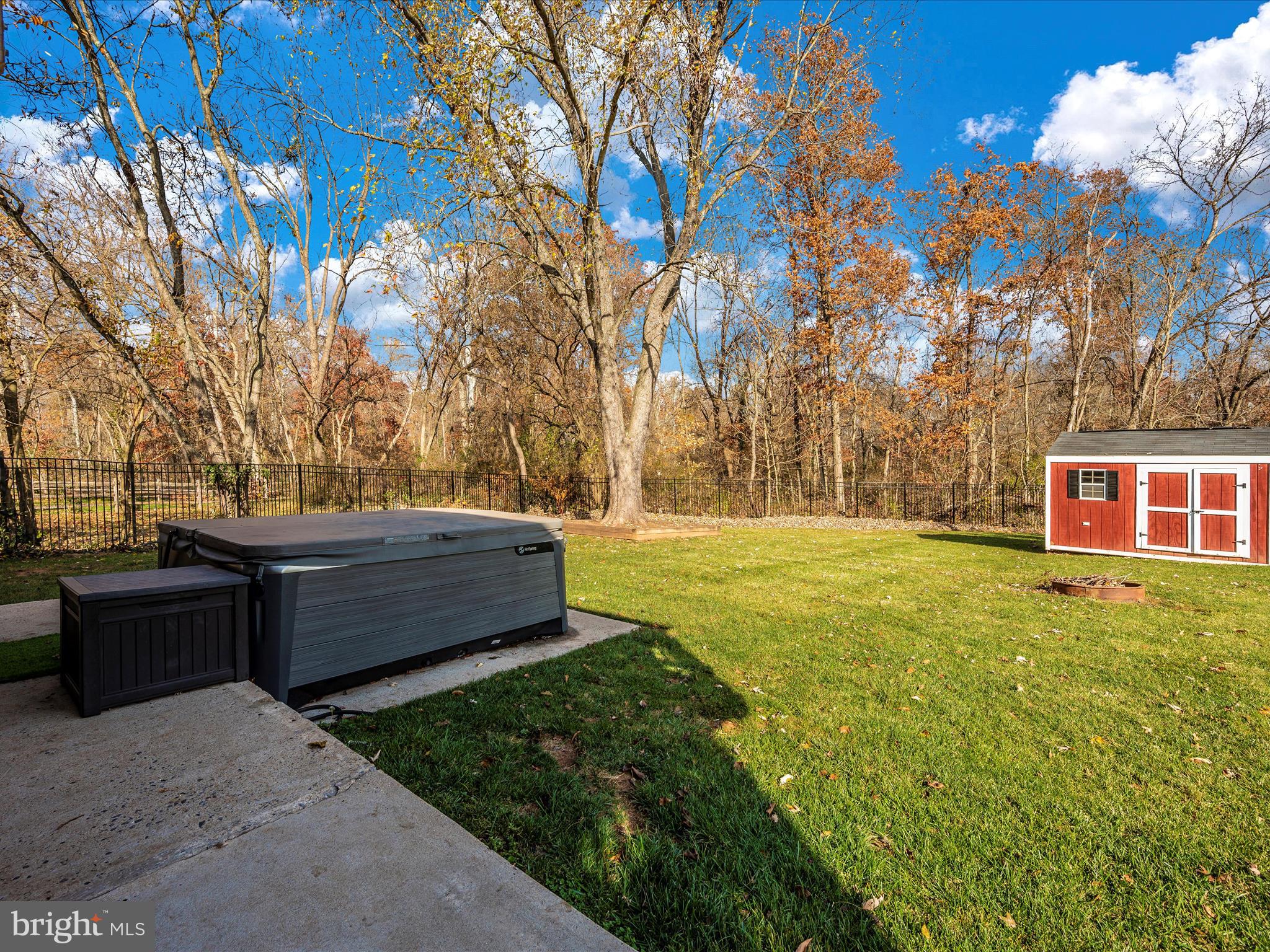 POOLESVILLE - Residential