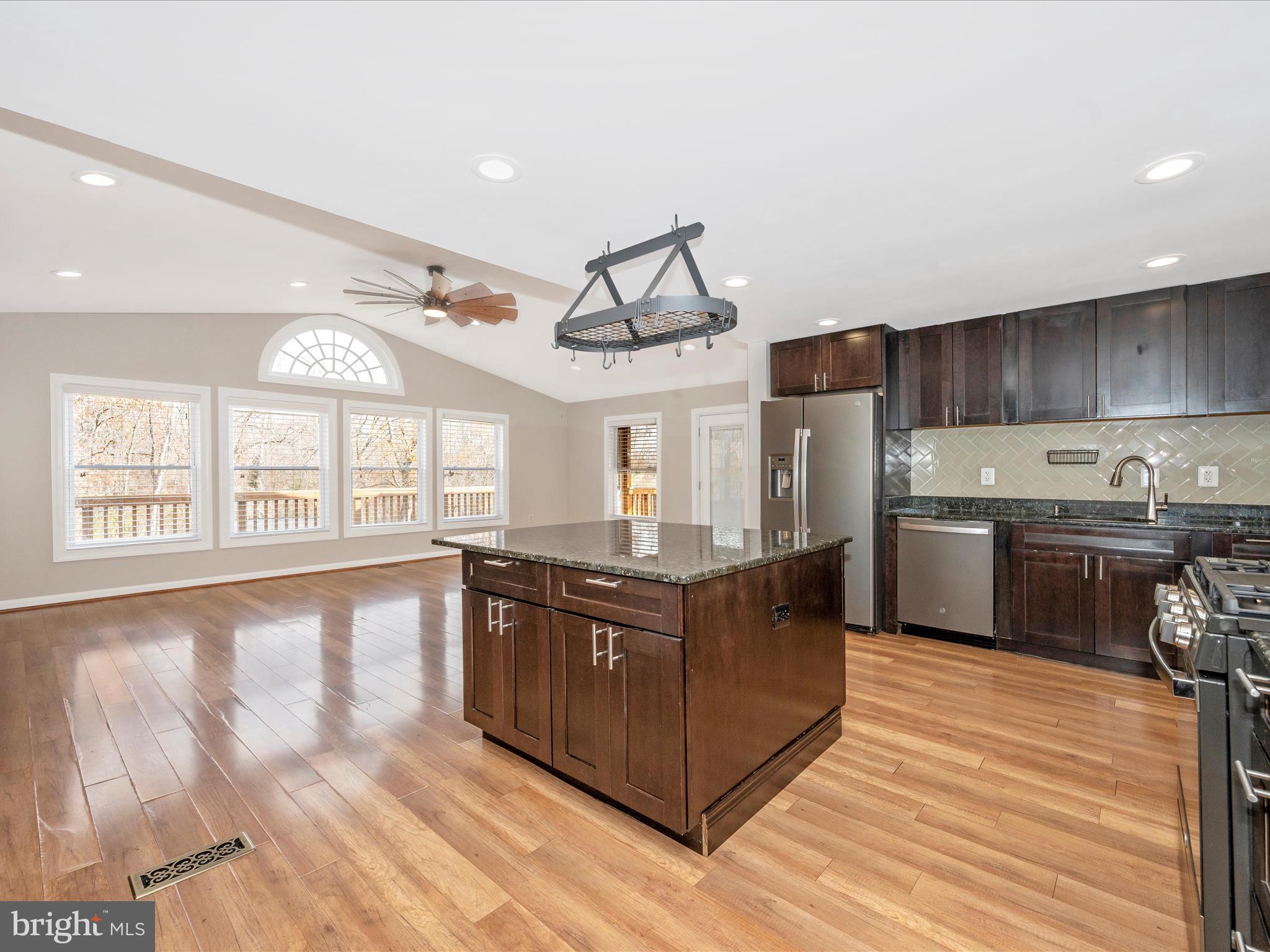 POOLESVILLE - Residential