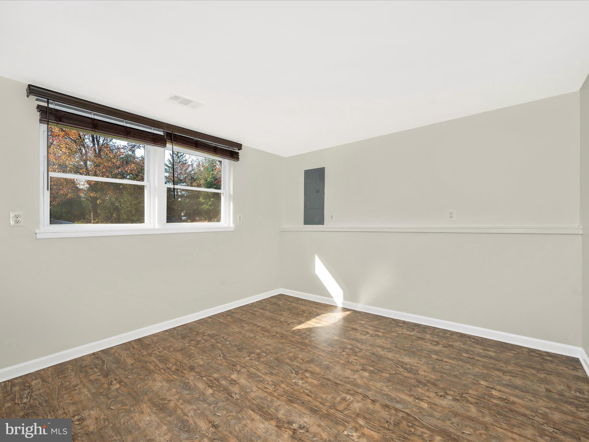 POOLESVILLE - Residential