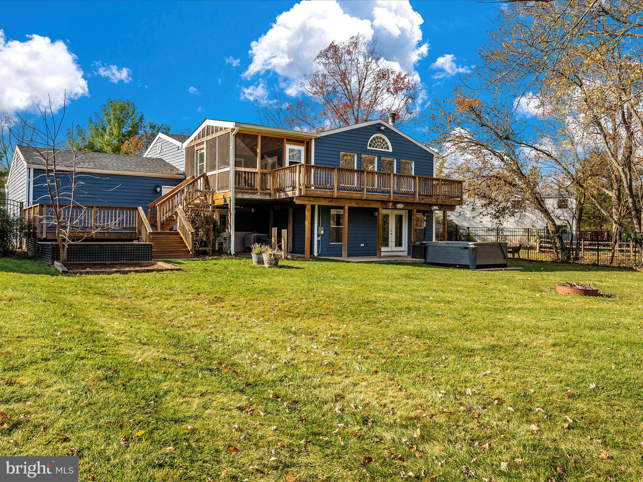 POOLESVILLE - Residential