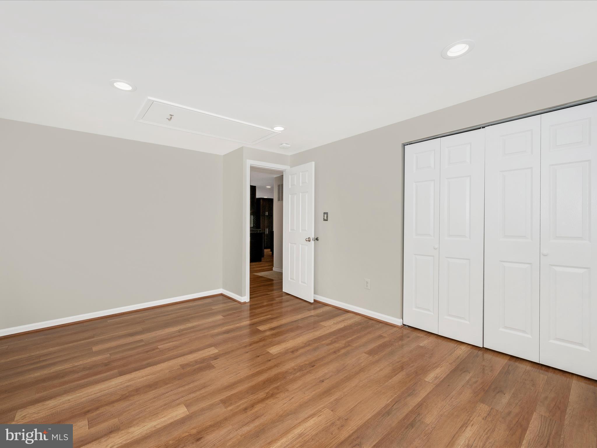 POOLESVILLE - Residential