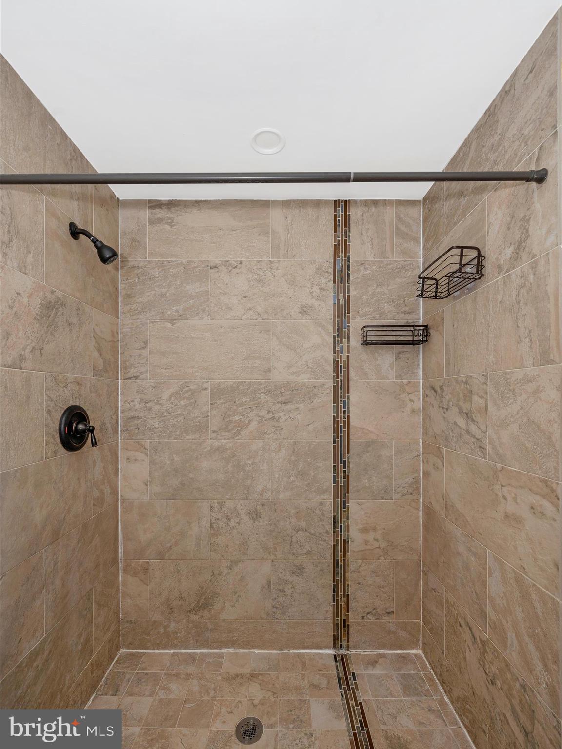 POOLESVILLE - Residential