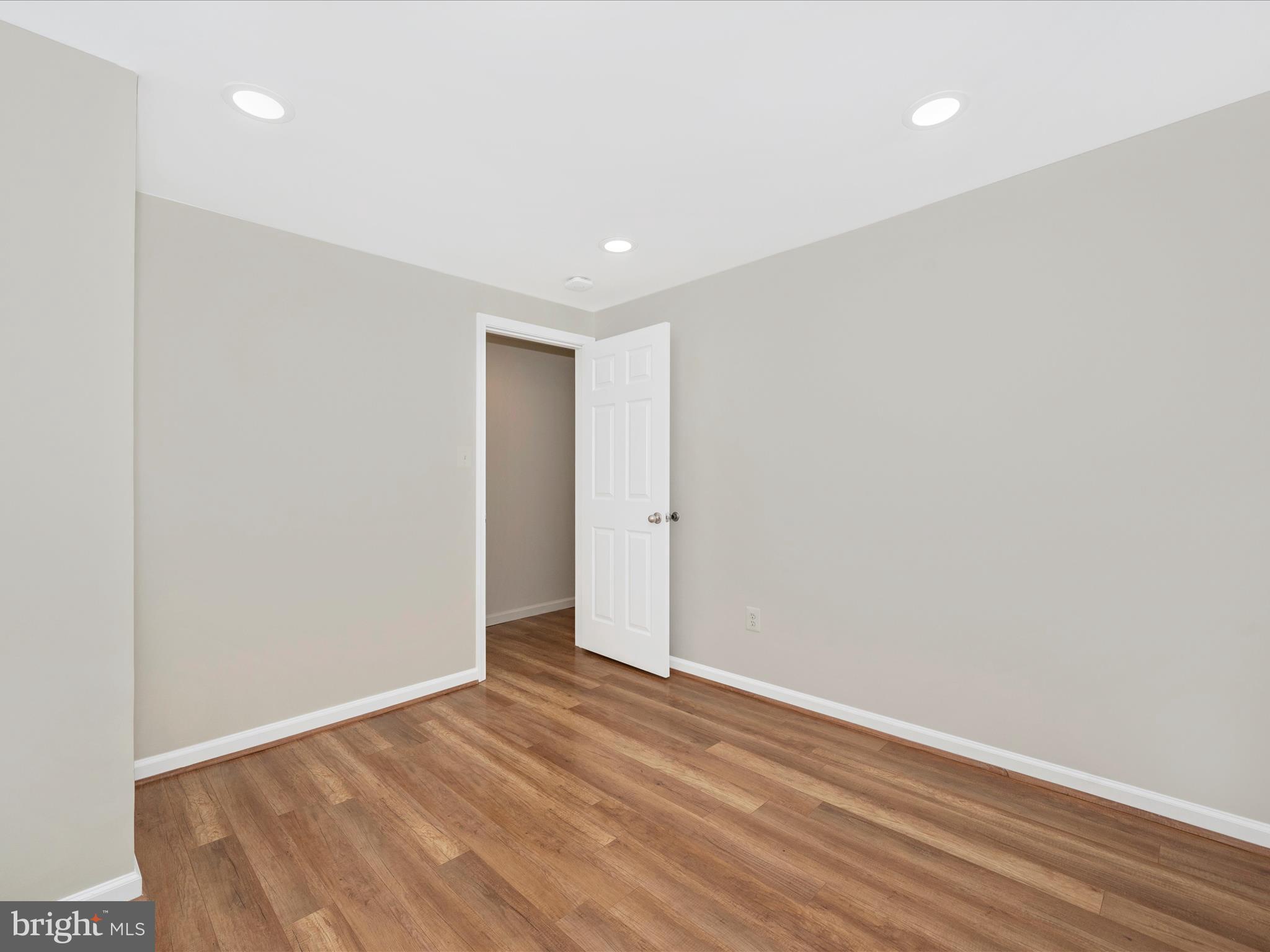 POOLESVILLE - Residential