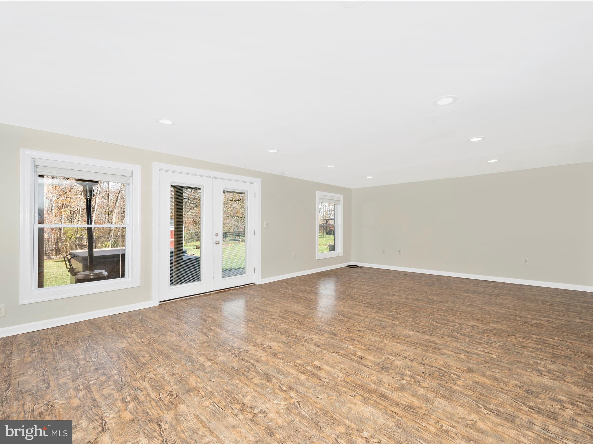 POOLESVILLE - Residential