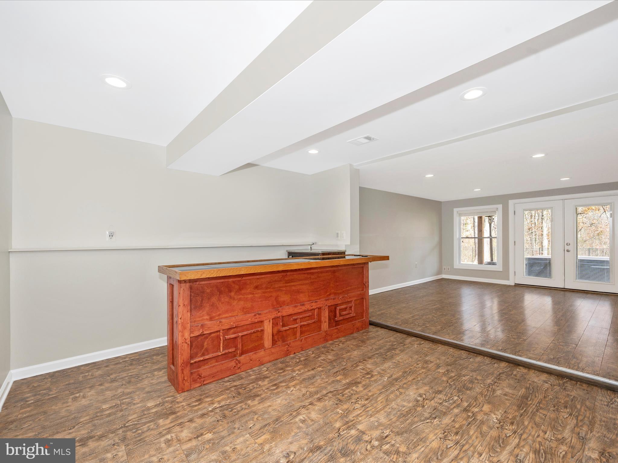 POOLESVILLE - Residential